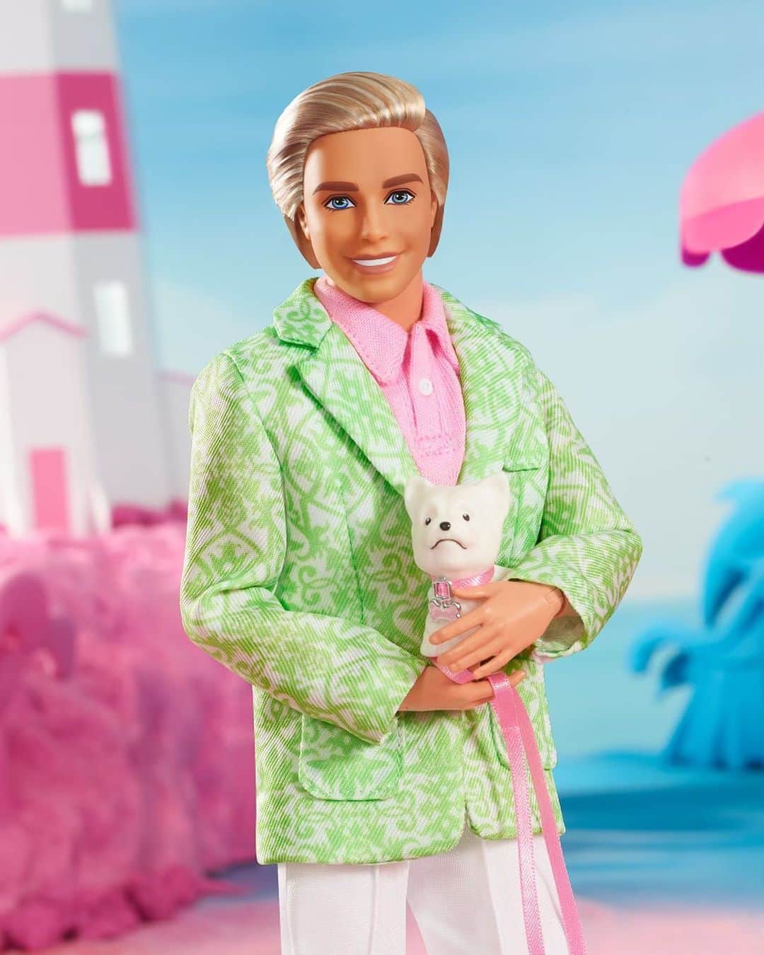 バービーさんのインスタグラム写真 - (バービーInstagram)「A pooch and his pal in their best pastels 💕💚 It’s Ken and Sugar, all the way from Weird Barbie’s house! Inspired both by his #BarbieTheMovie character and a piece of @mattel history, shop the @mattelcreations exclusive Sugar’s Daddy Ken doll now. #barbie #barbiestyle #mattelcreations」10月13日 1時02分 - barbiestyle