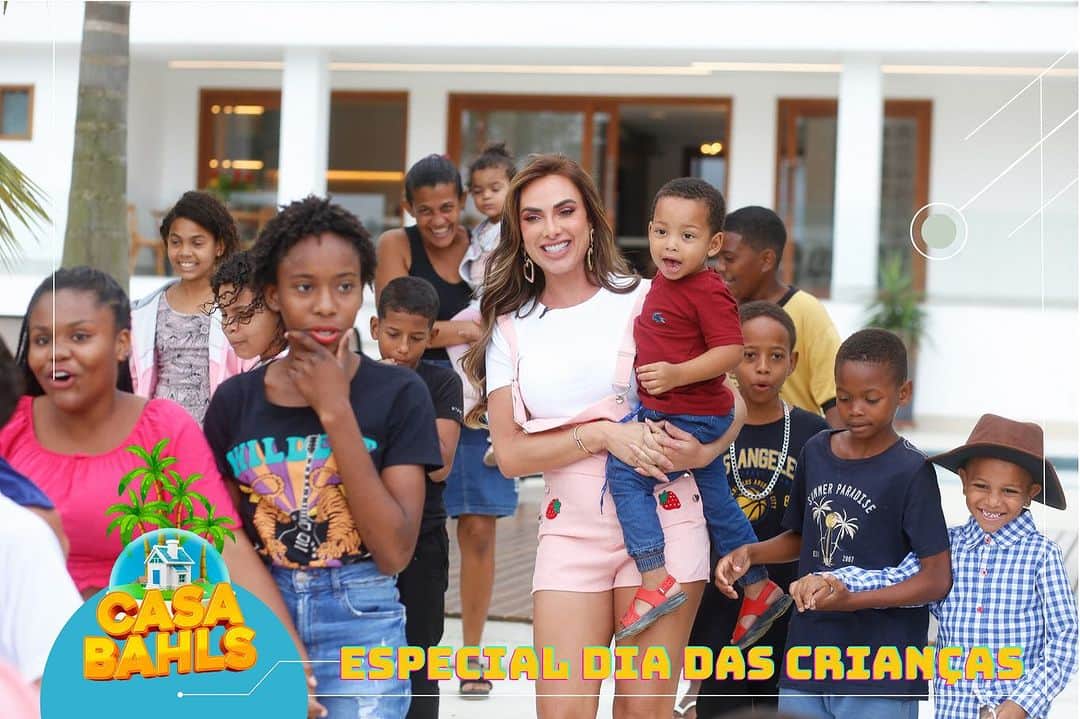 Nicole Bahlsのインスタグラム：「Brincadeiras, risadas e muita alegria! Celebrando o Dia das Crianças com diversão e esses sorrisos contagiantes. 🎉👶✨   Mostrei tudo no vídeo de hoje do @canalcasabahls. Link no story 😉😘」