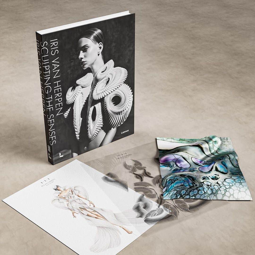 Iris Van Herpeさんのインスタグラム写真 - (Iris Van HerpeInstagram)「Very excited to share that my limited ‘Artist-edition’ Book is finally out now for pre-order.  This edition is limited as it comes with an original Haute Couture illustration, a technical pattern drawing and a printed fabric sample collected from my archive.  Each book holds a different combination of these collector items which makes every book unique.  ‘Sculpting the Senses’ brings together hundred Haute Couture designs with magnificent editorial images by Solve Sundsbo, Nick Knight, Tim Walker, Luigi & Iango and others.  Wondrous closeup photos reveal my close collaborations with artists, architects and researchers such as Rogan Brown, Philip Beesley and Kim Keever.  Authors include Tilda Swinton, Hans Ulrich Obrist, Cloe Pitiot, Louise Curtis and Ariane Koek.  Over the moon and beyond grateful for everyone who made this happen and I hope this will bring inspiration to you all.   You can pre-order via the Linktree in the bio  ‘Iris van Herpen. Sculpting the Senses’ is published to coincide with the retrospective exhibition at @MadParis   #irisvanherpen #hautecouture」10月13日 1時05分 - irisvanherpen