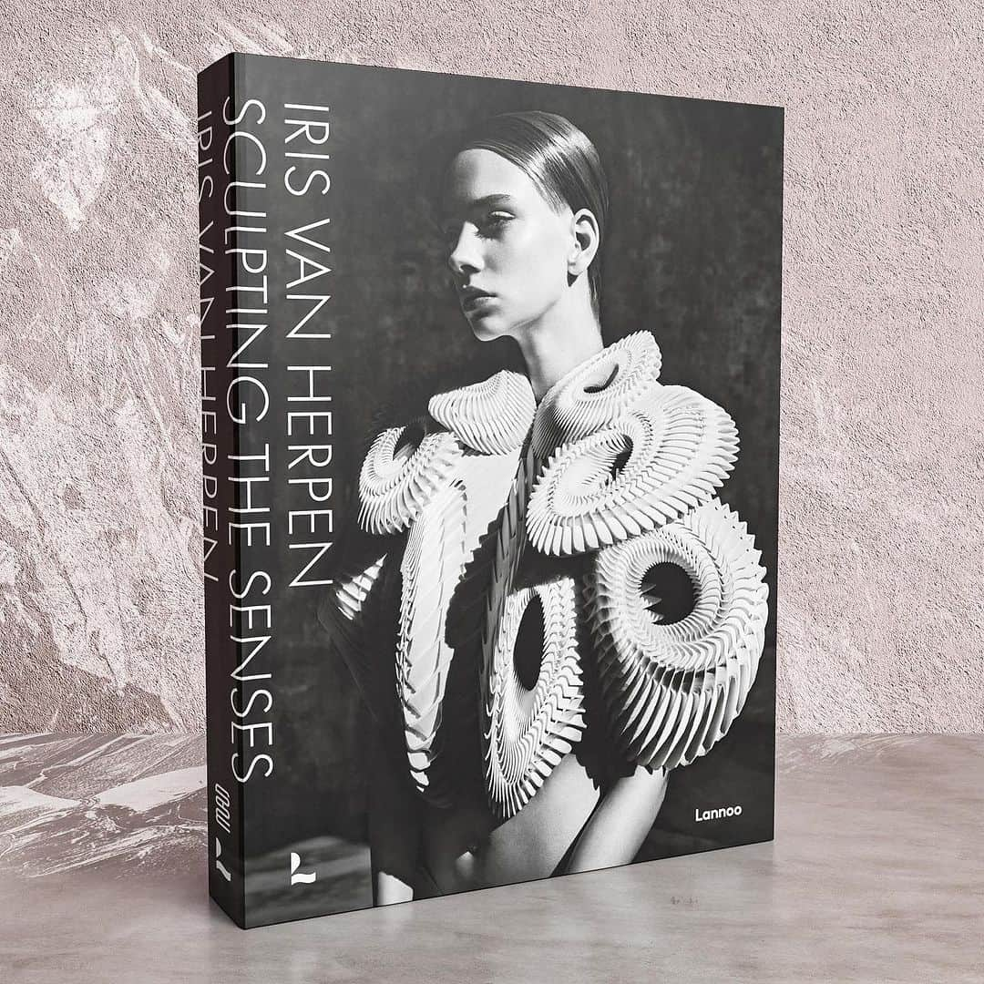 Iris Van Herpeのインスタグラム：「Very excited to share that my limited ‘Artist-edition’ Book is finally out now for pre-order.  This edition is limited as it comes with an original Haute Couture illustration, a technical pattern drawing and a printed fabric sample collected from my archive.  Each book holds a different combination of these collector items which makes every book unique.  ‘Sculpting the Senses’ brings together hundred Haute Couture designs with magnificent editorial images by Solve Sundsbo, Nick Knight, Tim Walker, Luigi & Iango and others.  Wondrous closeup photos reveal my close collaborations with artists, architects and researchers such as Rogan Brown, Philip Beesley and Kim Keever.  Authors include Tilda Swinton, Hans Ulrich Obrist, Cloe Pitiot, Louise Curtis and Ariane Koek.  Over the moon and beyond grateful for everyone who made this happen and I hope this will bring inspiration to you all.   You can pre-order via the Linktree in the bio  ‘Iris van Herpen. Sculpting the Senses’ is published to coincide with the retrospective exhibition at @MadParis   #irisvanherpen #hautecouture」