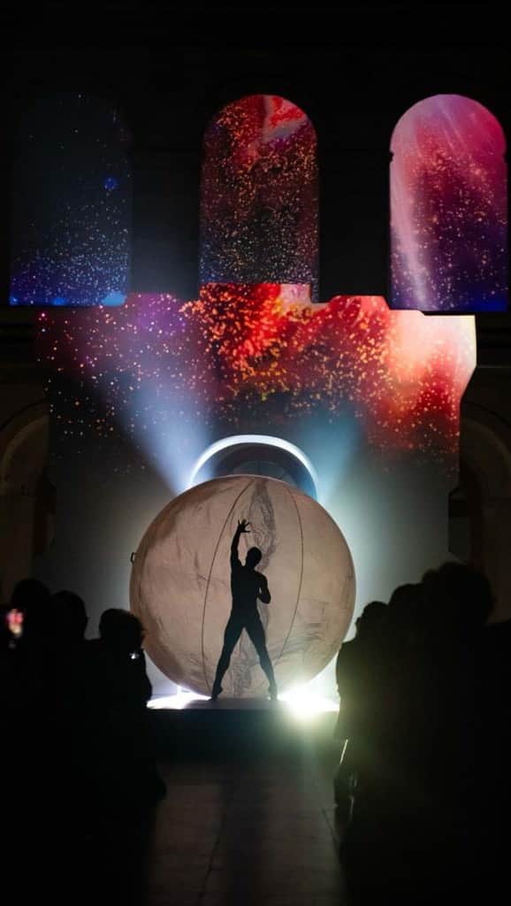 ロベルト・ボッレのインスタグラム：「🇬🇧 Roberto Bolle in Paris at the Palais Brongniart, for the “People and Territories” Scientific Forum dedicated to the central theme of Rome’s bid for Expo 2030.   🇮🇹 Roberto Bolle al Palais Brongniart di Parigi, in occasione del Forum Scientifico “Persone e Territori” dedicato al tema centrale della candidatura di Roma a Expo 2030.  #Expo2030Roma #Humanlands #AllTogetherForExpo2030Roma #CantWaitForExpo2030Roma」