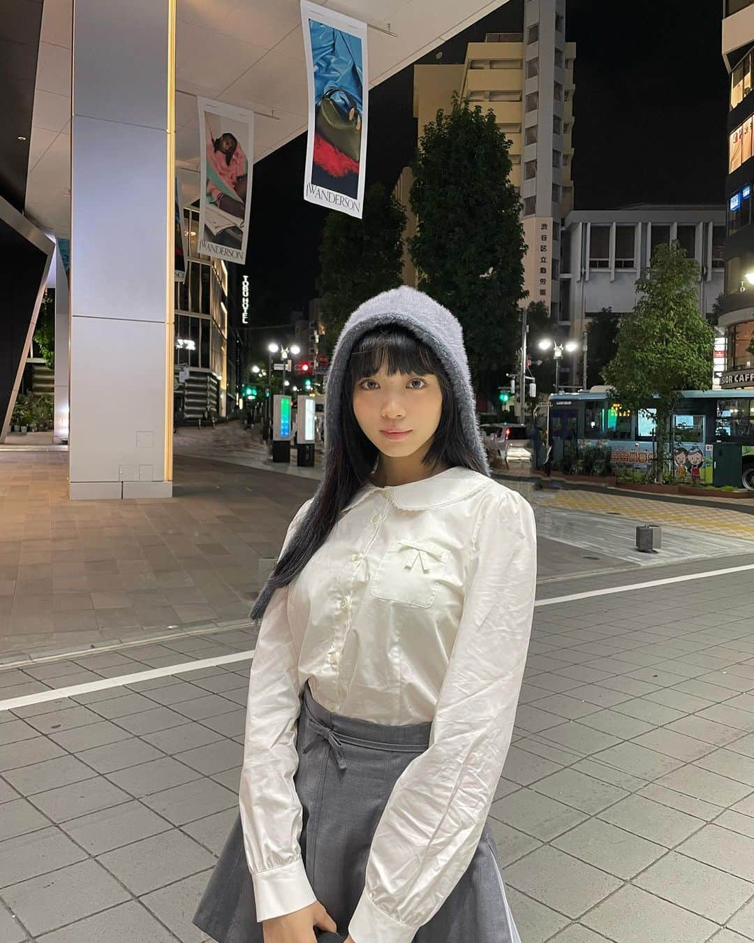 ゆらさんのインスタグラム写真 - (ゆらInstagram)「可愛すぎる服に包まれて餃子のように舞い散る秋の始め 丸襟レースのサイズ感とかパフスリーブの形とかスカートのカットされた所から覗かれるチュール達よ @pehrt_official」10月13日 1時21分 - yura_pk