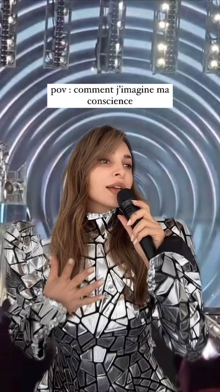 sananasのインスタグラム：「Beyonce calme toi s’il te plaît 😅J’ai hésité avec « quand mes abonnés commencent à me parler de la vidéo Best of de l’année » 😂 Bon et nouvelle vidéo en ligne sur YouTube babes 🫶🏻」