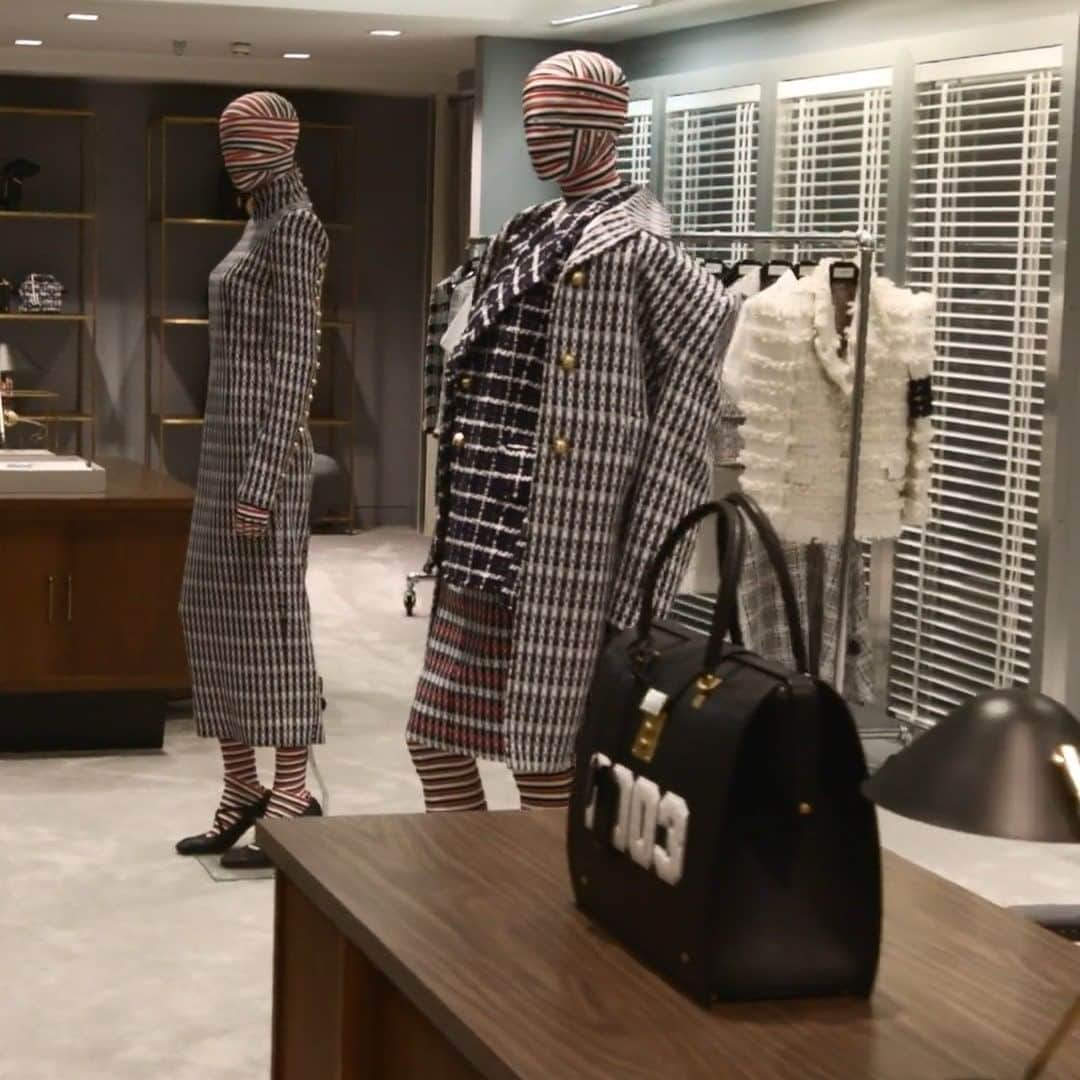 Harrodsのインスタグラム：「Known for his transgressive take on tailoring and study of all things grey, #ThomBrowne has made an indelible mark on the fashion world since he began two decades ago. Today, as the brand marks its 20th anniversary, we celebrate its design DNA with an exhibition pop-up on the First Floor – home to an exclusive varsity capsule as well as an archival showcase and presentation of his first monograph.  #Harrods #HarrodsFashion #ThomBrowne20」