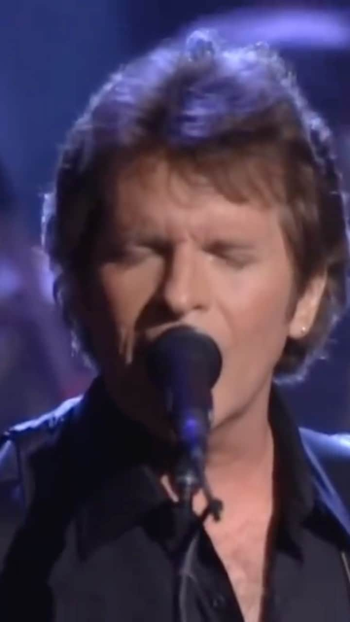 ジョン・フォガティのインスタグラム：「I put a spell on you because you’re mine 🔮🎶  John playing “I Put A Spell On You” live at the Farm Aid concert in Tinley Park, Illinois (1997)  The countdown to Halloween has started! What songs do you have on your spooky playlists?」