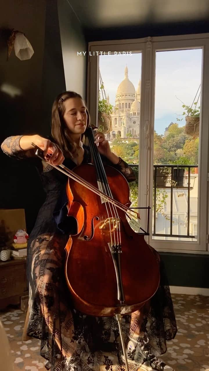 My Little Parisのインスタグラム：「Quand @camillethomascellist nous joue un Nocturne op.posth de Chopin, sur un exceptionnel Stradivarius de 1730. En un mot : magique.  🇬🇧: When @camillethomascellist plays Chopin’s Nocturne op.posth on an exceptional Stradivarius from 1730. Just magical.」