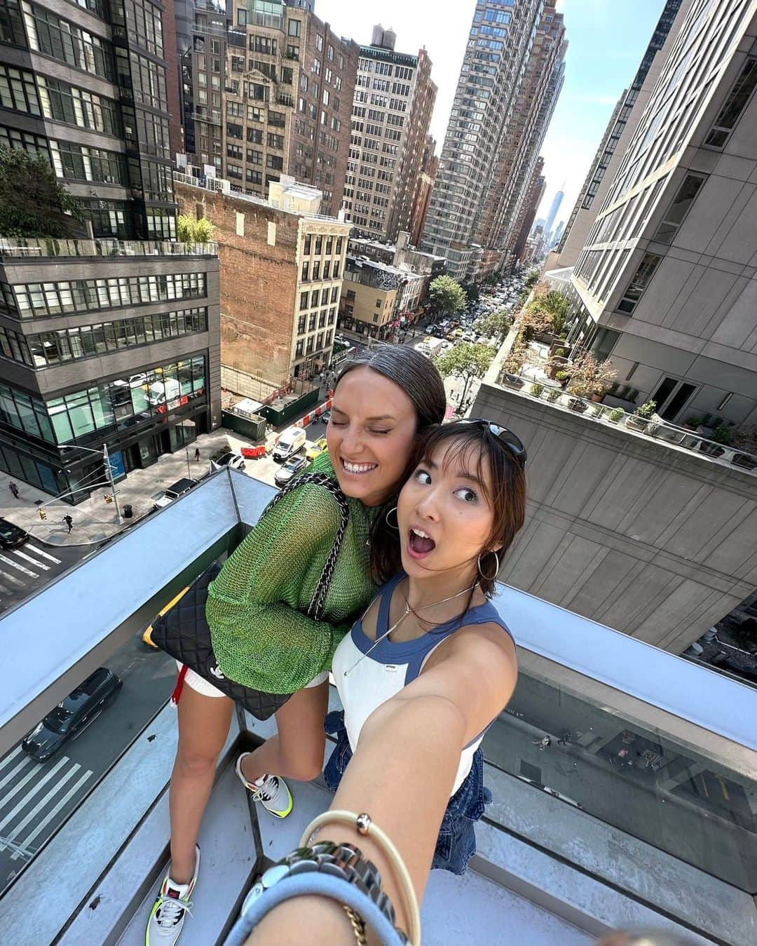 ASOSさんのインスタグラム写真 - (ASOSInstagram)「Big Apple = big dump 🗽🍎 It's ALWAYS a good time with team #asos & @nikewomen 🤩  🔎 Search 'Nike' on ASOS」10月13日 2時00分 - asos