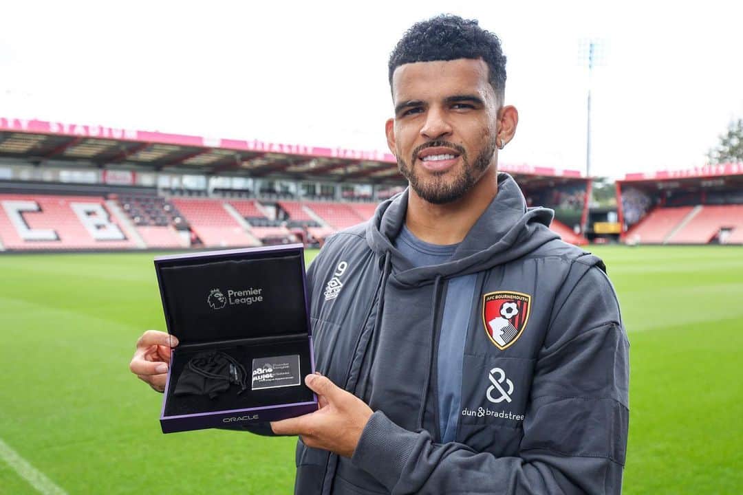 AFCボーンマスのインスタグラム：「💯 @premierleague appearances for @solanke 👏」