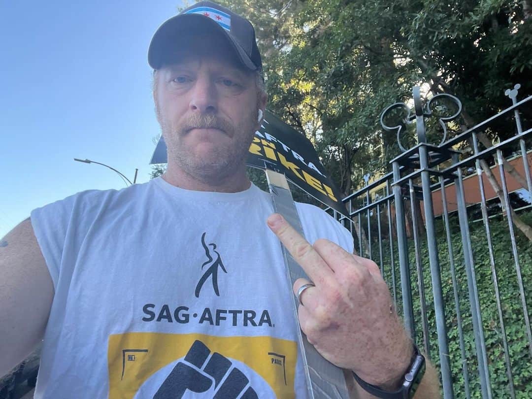 マック・ブラントのインスタグラム：「Dear AMPTP, the only thing unreasonable is the fact that you don’t realize you already lost.  One day longer. One day stronger.」