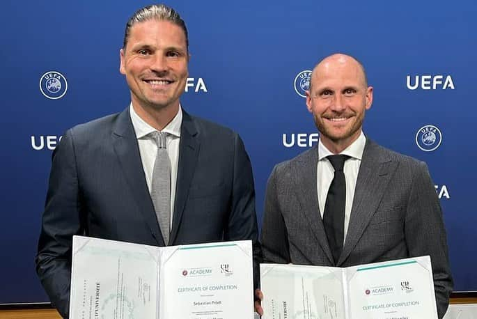 ベネディクト・ヘーヴェデスさんのインスタグラム写真 - (ベネディクト・ヘーヴェデスInstagram)「I finally received my MIP diploma from @uefa_official!  I am super grateful for the past year and a half of substantial personal growth, the privilege of connecting with many remarkable individuals, and the experiences that pushed me beyond my comfort zone. Congratulations to all who have earned their diplomas! We can forever cherish the incredible journey we've shared.」10月13日 2時07分 - benwedes