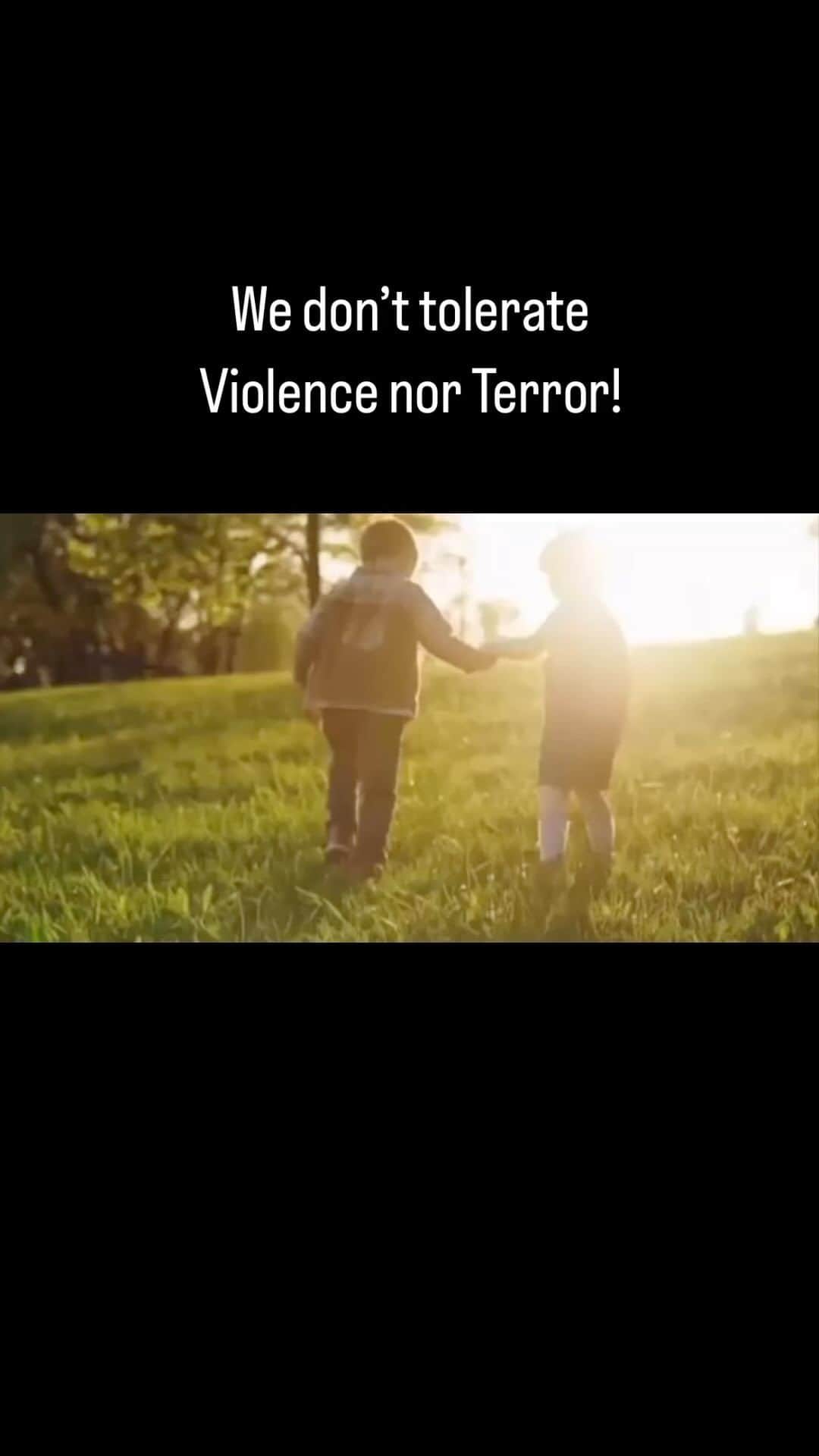 のインスタグラム：「In a world where division and violence cast their shadows, we stand united, for it’s in our unity that we find strength. There is no place for violence or terror in our shared journey towards a brighter future. Let us come together, hand in hand, and work towards a world filled with love, understanding, and peace 🕊️  #westandwithisrael #hamasisisis Video by Daniel Edry」