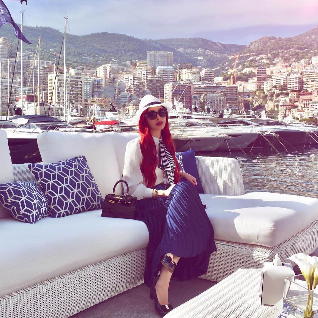 The Luxury Lifestyle Magazineのインスタグラム：「✨🤍𝒢𝓇𝒶𝓉𝑒𝒻𝓊𝓁 𝒮𝑒𝒶𝓈𝑜𝓃 - 𝒯𝑜𝒹𝒶𝓎 & 𝐸𝓋𝑒𝓇𝓎𝒹𝒶𝓎🤍✨⛵️ #monacoyachtshow #MYS2023 @monacoyachtshow_official AD」