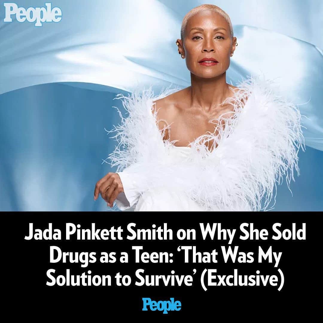 People Magazineさんのインスタグラム写真 - (People MagazineInstagram)「Jada Pinkett Smith has had quite a life. The actress tells PEOPLE about leading a double life during her teen years in Baltimore: promising performer at school, rising drug dealer on the streets. "That's a whole ‘nother Jada...The Jada that would sell crack cocaine and then get set up and two dudes come in with nine-millimeters and she gets a gun put to her head," Jada says. For more on her childhood, growing up with parents addicted to drugs, and the lessons she took with her to Hollywood, tap the link in bio.   | 📷: @obidinzeribe」10月13日 2時32分 - people