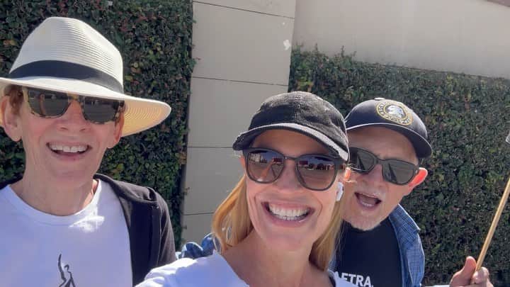 ジェリー・ライアンのインスタグラム：「The AMPTP are using the exact same tricks they did with the #WGA. They haven’t learned anything. Come join us a picket line — whatever studio is closest to you, get out there and grab a sign! This is the home stretch and we have to show that we stand SOLIDLY with our NegComm and TOGETHER. One day longer. One day stronger. As long as it takes. ✊🏼」