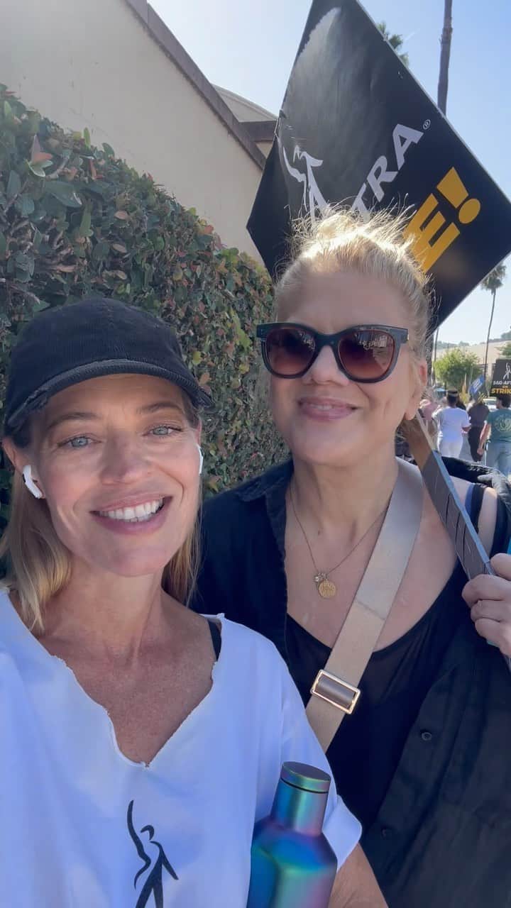ジェリー・ライアンのインスタグラム：「Listen to @thekristenjohnston . Get out here and show your support!! @sagaftra #sagaftrastrong #unionstrong #1u」