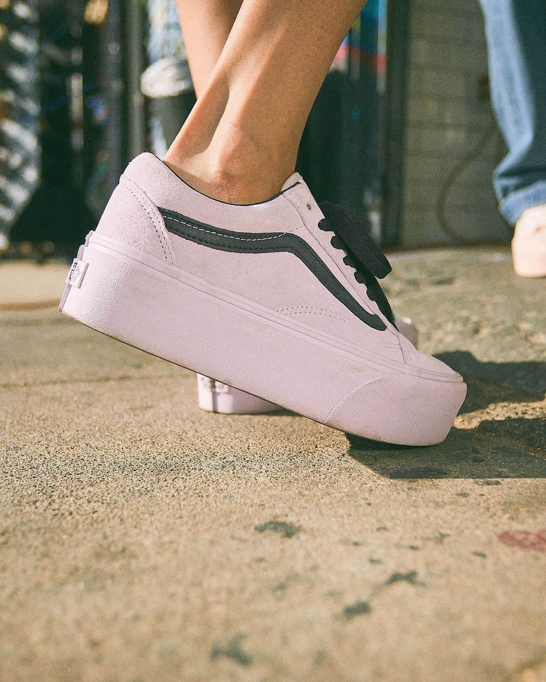 vans girlsさんのインスタグラム写真 - (vans girlsInstagram)「Stand out in the Stackform. New color ways just hit the shop at the link in bio.」10月13日 3時01分 - vansgirls