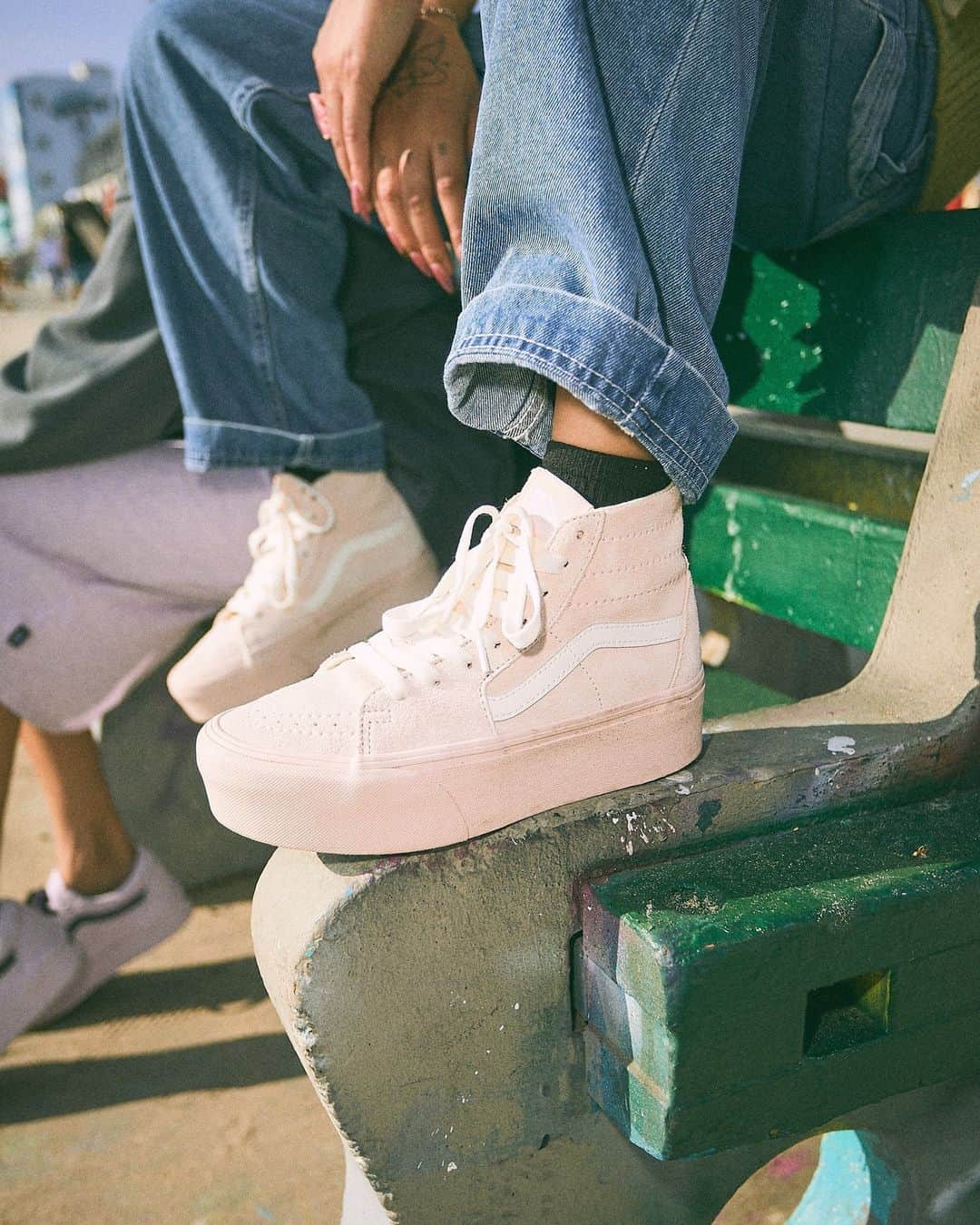 vans girlsさんのインスタグラム写真 - (vans girlsInstagram)「Stand out in the Stackform. New color ways just hit the shop at the link in bio.」10月13日 3時01分 - vansgirls