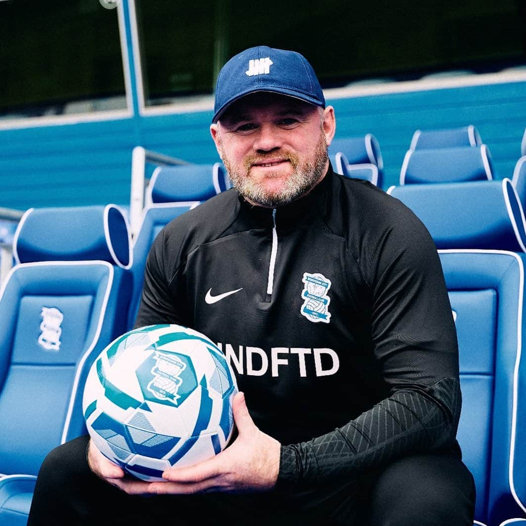 ウェイン・ルーニーさんのインスタグラム写真 - (ウェイン・ルーニーInstagram)「Wayne Rooney. Birmingham City Manager. 🔵 #BCFC」10月13日 2時58分 - waynerooney