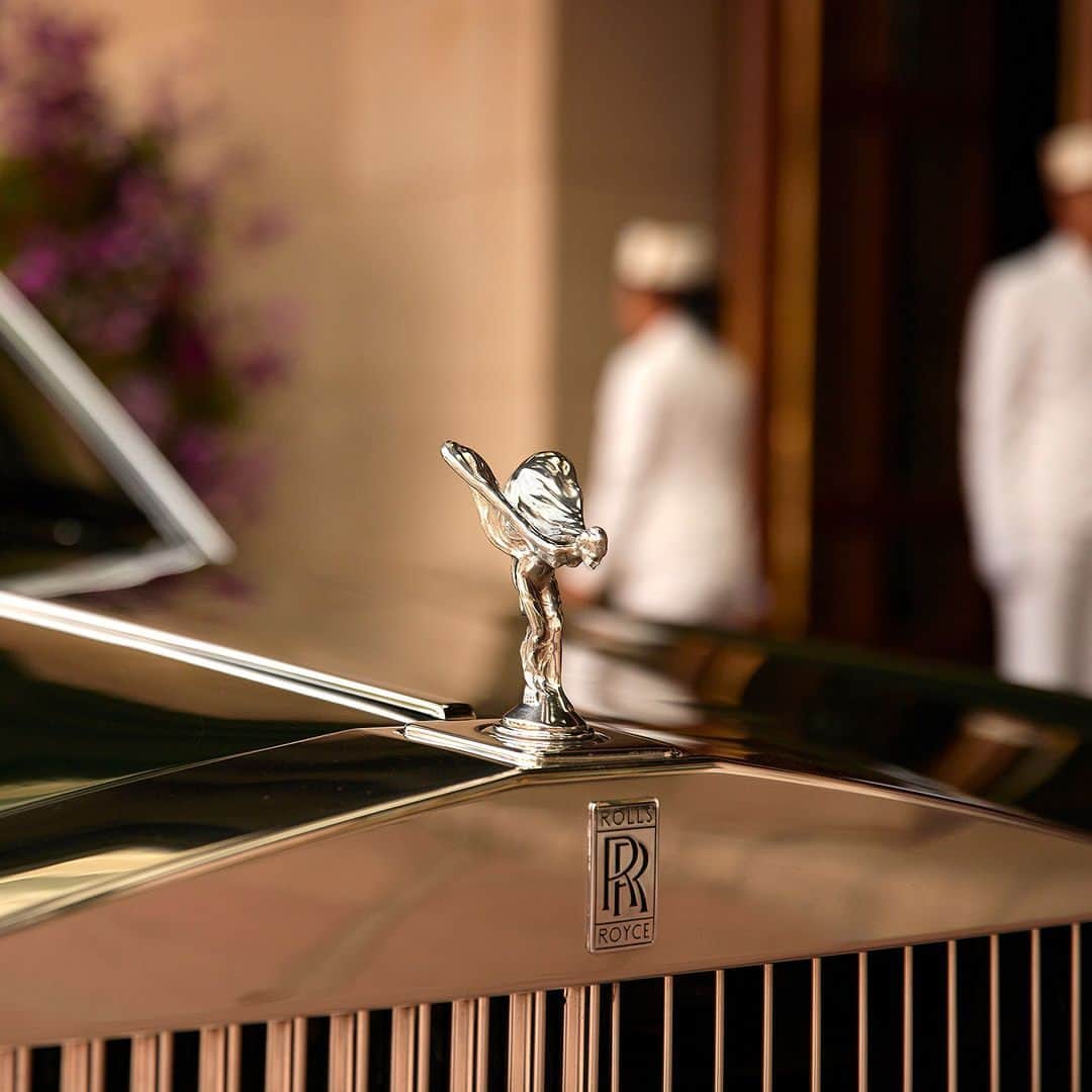 The Peninsula Hotelsのインスタグラム：「Roll up to @thepeninsulabangkok in style—our Rolls-Royce is the ultimate grand entrance.」