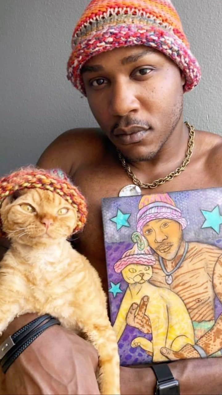 のインスタグラム：「Just wanted to try to put a smile on your face, cat family let us know if it worked???? Love you ❤️ #TheCatRapper #CatMan #CatDad #CatMom #CatLady #MoGang」