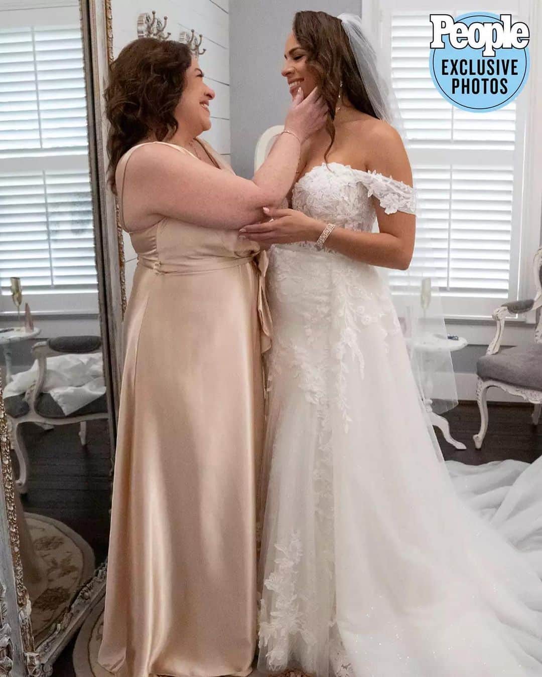 People Magazineさんのインスタグラム写真 - (People MagazineInstagram)「The season 5 finale of #LoveIsBlind is almost here! 💍 With just one day until viewers finally get to learn the fate of the couples headed to the altar, PEOPLE has the First Look images from their wedding days. Tap the link in bio for more exclusive content! | 📷: REBECCA BRENNEMAN/NETFLIX」10月13日 3時15分 - people