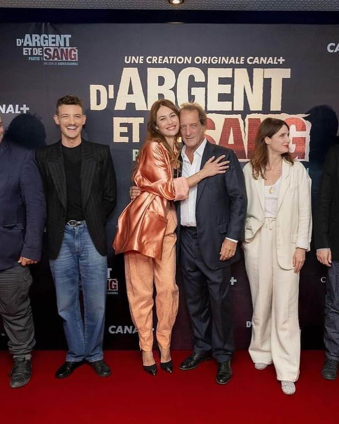 オルガ・キュリレンコさんのインスタグラム写真 - (オルガ・キュリレンコInstagram)「Repost from @akcommunication • OLGA KURYLENKO  Avant-première d’Argent et de Sang de Xavier Giannoli à l’UGC Normandie presence du cast   @olgakurylenkoofficial en @giorgioarmani et bijoux @boucheron   Credit photo @matninastudio et @canalplus   #olgakurylenko #redcarpet #paris #ofmoneyandblood #avantpremiere #serie #canalplus」10月13日 3時29分 - olgakurylenkoofficial