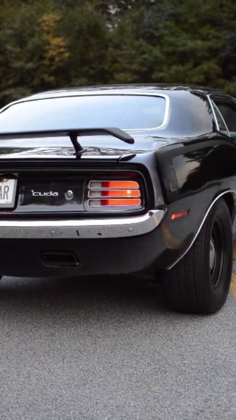 Classics Dailyのインスタグラム：「Credit @4speedcuda  _ #Classic #classics #Classiccar #classiccars #americanmuscle #Musclecar #Musclecars #car」