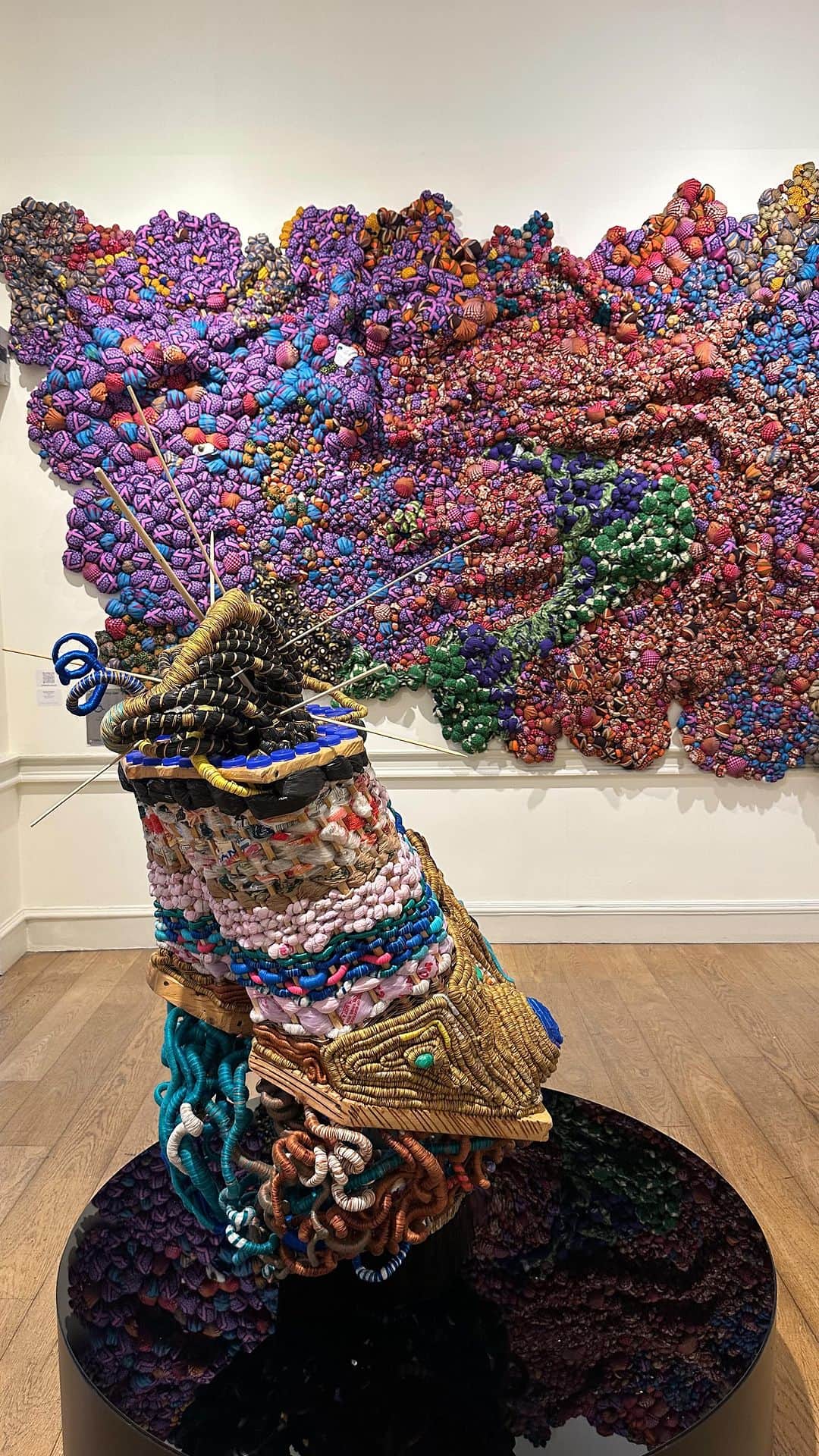 クリスティーズのインスタグラム：「NOW OPEN: 1-54 Contemporary African Art Fair 💫   1-54 Contemporary African Art Fair has returned to Somerset House from 12–15 October. This year’s edition hosts 62 international exhibitors from over 30 countries, the fair’s largest edition to date.  A group exhibition titled ‘Transatlantic Connections: Caribbean Narratives in Contemporary Art’ presented on the occasion of 1-54’s 11th London edition is on view at Chrisite’s London until 13 October.  @154artfair @somersethouse #Frieze20 #ThisisLondon #LondonCreates」