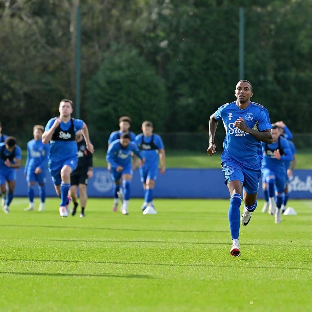 アシュリー・ヤングのインスタグラム：「Training… Catch me if you can…Looking like Usain Running The 200m Bend🏃🏾🏃🏾」