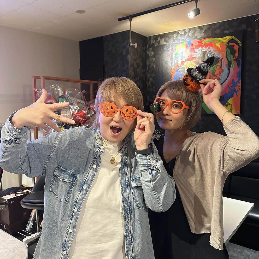 のインスタグラム：「毎回サプライズで来る安納さん！！  毎回ビックリする堀田さん！！  もうすぐハロウィン🎃  @anou_saori   @yumiko_hotta  @t_hearts2020  #堀田祐美子 #yumikohotta  #prowrestling  #プロレス #womansprowrestling  #女子プロレス  #hearts82 #thearts  #安納サオリ #ハロウィン」