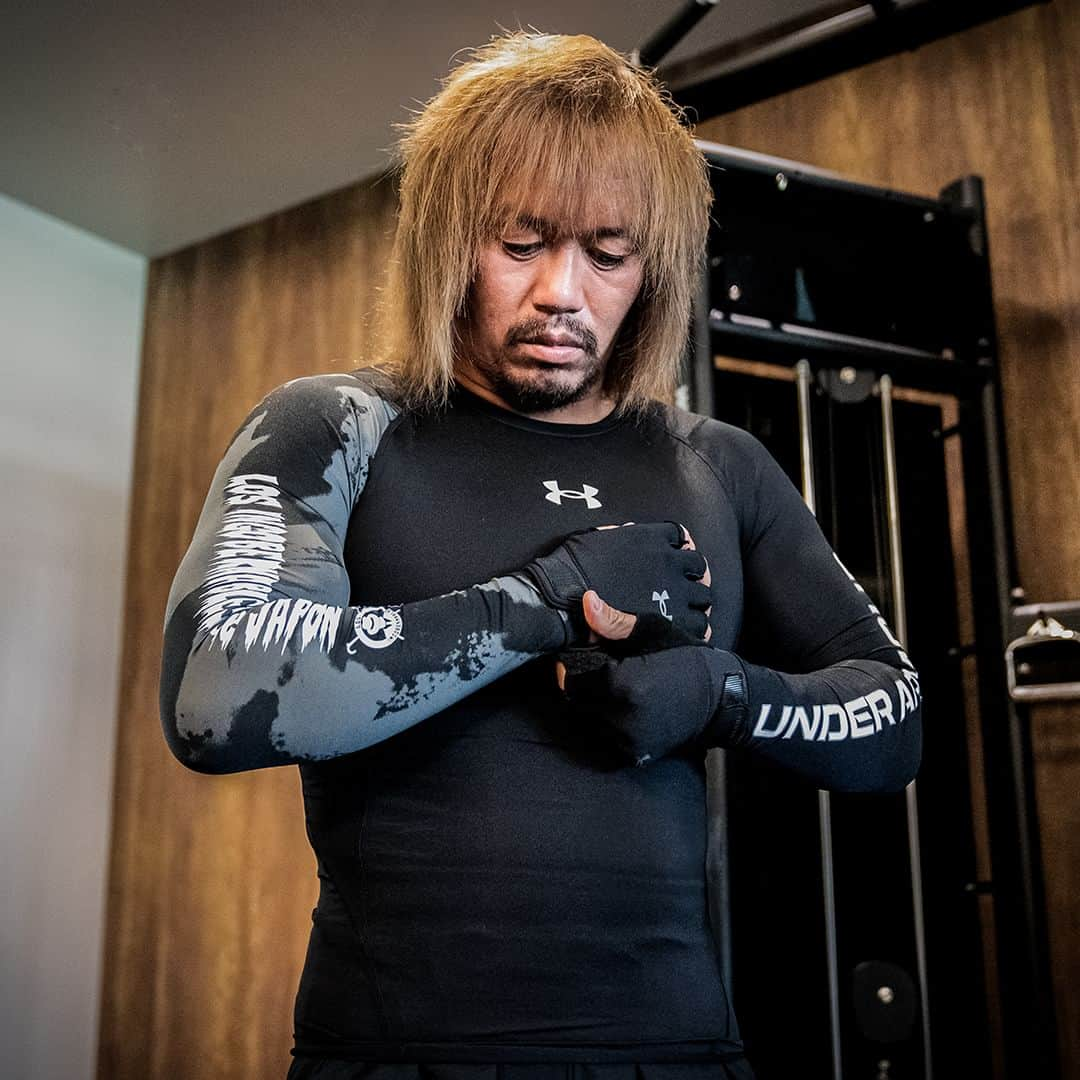 新日本プロレスさんのインスタグラム写真 - (新日本プロレスInstagram)「【アンダーアーマー×｢内藤哲也｣｢高橋ヒロム｣｢L･I･J｣のコラボアイテムが新登場！】  「アンダーアーマー×新日本プロレス」2023 ウィンターコレクションを、UAリワードアプリ・アンダーアーマーブランドハウス新宿店・闘魂SHOP通販サイトにて発売開始！  10月13日（金）から「アンダーアーマー×新日本プロレス」2023 ウィンターコレクションを、UAリワードアプリ・アンダーアーマーブランドハウス新宿店・闘魂SHOP通販サイトにて順次発売いたします。 今季は初となる「アンダーアーマー×内藤哲也/高橋ヒロム」のコラボレーションが実現。 「アンダーアーマー×L･I･J」とのコラボウェア・コラボバッグの新作もラインナップ。  ◇UNDER ARMOUR 特設ページ https://www.underarmour.co.jp/feature/prowrestling_7/?topbnr=fw23prowrestling_7  ◇UAリワードアプリ https://apps.apple.com/jp/app/id1435561461  ◇UNDER ARMOUR BRAND HOUSE 新宿 https://shop.underarmour.co.jp/uabh-shinjuku.php  ◆闘魂SHOP通販サイト https://shop.njpw.co.jp/  ※新日本プロレスの大会会場、闘魂SHOP水道橋店・その他店舗での取扱いはございません。 ※新日本プロレスでは一部商品の取扱となりますので、その他の商品は「UNDER ARMOUR 特設ページ」より取扱先のご確認をお願いいたします。」10月13日 14時47分 - njpw1972