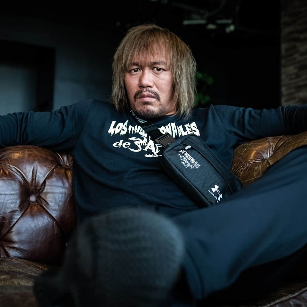 新日本プロレスさんのインスタグラム写真 - (新日本プロレスInstagram)「【アンダーアーマー×｢内藤哲也｣｢高橋ヒロム｣｢L･I･J｣のコラボアイテムが新登場！】  「アンダーアーマー×新日本プロレス」2023 ウィンターコレクションを、UAリワードアプリ・アンダーアーマーブランドハウス新宿店・闘魂SHOP通販サイトにて発売開始！  10月13日（金）から「アンダーアーマー×新日本プロレス」2023 ウィンターコレクションを、UAリワードアプリ・アンダーアーマーブランドハウス新宿店・闘魂SHOP通販サイトにて順次発売いたします。 今季は初となる「アンダーアーマー×内藤哲也/高橋ヒロム」のコラボレーションが実現。 「アンダーアーマー×L･I･J」とのコラボウェア・コラボバッグの新作もラインナップ。  ◇UNDER ARMOUR 特設ページ https://www.underarmour.co.jp/feature/prowrestling_7/?topbnr=fw23prowrestling_7  ◇UAリワードアプリ https://apps.apple.com/jp/app/id1435561461  ◇UNDER ARMOUR BRAND HOUSE 新宿 https://shop.underarmour.co.jp/uabh-shinjuku.php  ◆闘魂SHOP通販サイト https://shop.njpw.co.jp/  ※新日本プロレスの大会会場、闘魂SHOP水道橋店・その他店舗での取扱いはございません。 ※新日本プロレスでは一部商品の取扱となりますので、その他の商品は「UNDER ARMOUR 特設ページ」より取扱先のご確認をお願いいたします。」10月13日 14時47分 - njpw1972