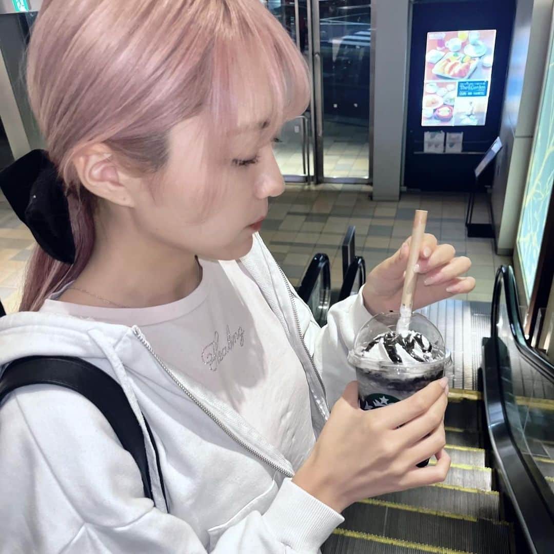 古谷柚里花さんのインスタグラム写真 - (古谷柚里花Instagram)「ヤミー😋🎃🦇 よく頼むのはアイスソイラテハチミツ3周追加です🍯 #starbucks #boooooフラペチーノ #スタバカスタム #スタバ #新作フラペチーノ」10月13日 14時47分 - uugirl_new_yurika