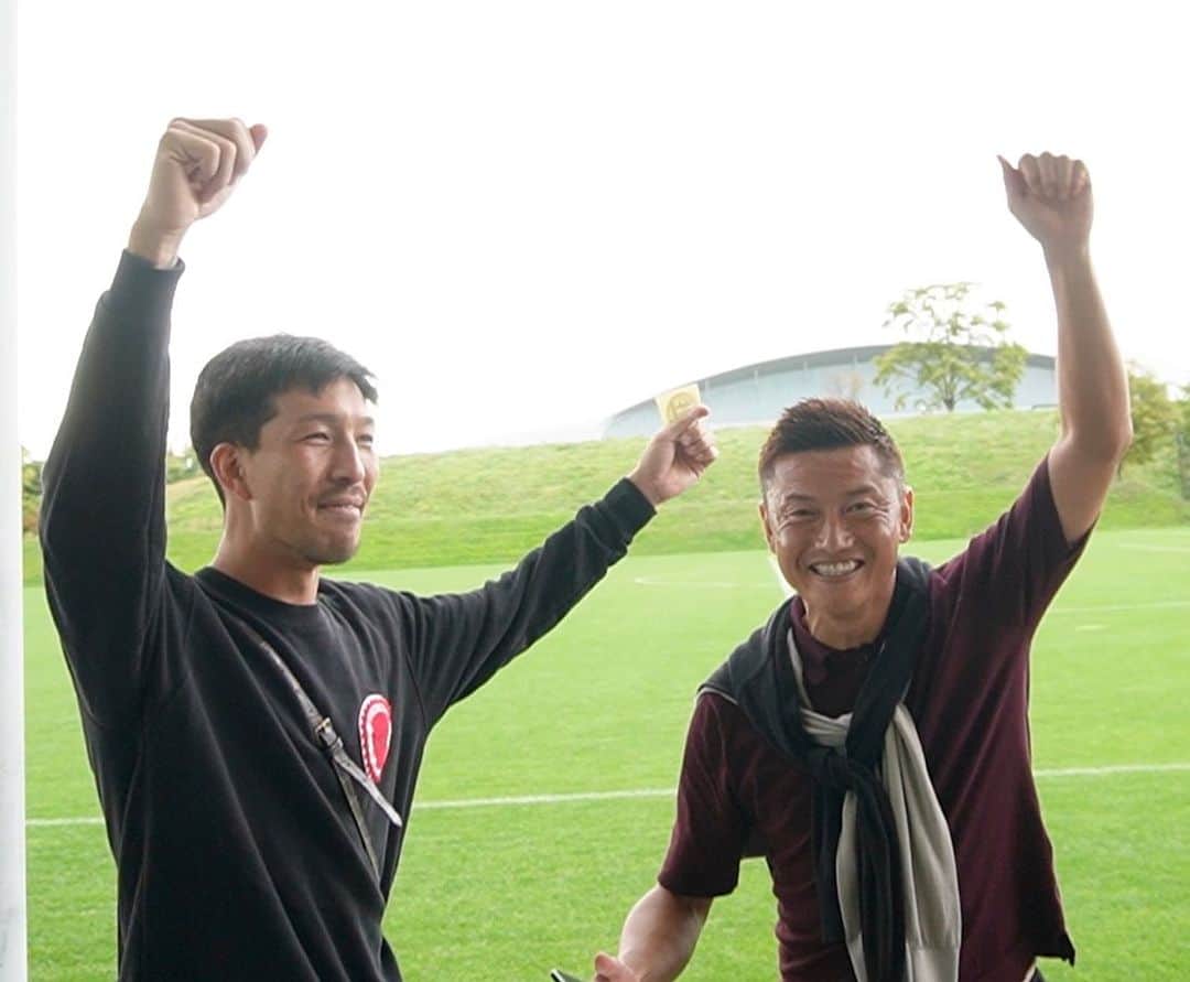 播戸竜二さんのインスタグラム写真 - (播戸竜二Instagram)「『おばんざいゴール⚽️』 ・ おばんざいソングを歌ったらゴールを取るというジンクスを見事に体現してくれた小林祐希選手！ @4yuki.kobayashi  ・ アールカンテの宣伝もバッチリやりました！（笑） @rconte_tokyo  ・ 若い頃から知ってるいい奴です！だいぶん大人になったね！（笑） ・ 金の時計は恐ろしいけど！（笑） ・ これからもバンバン点を取っておばんざーい✊をやってもらいましょう！ ・ ・ #小林祐希 選手 #アールカンテ #おばんざい」10月13日 14時47分 - ryuji_bando