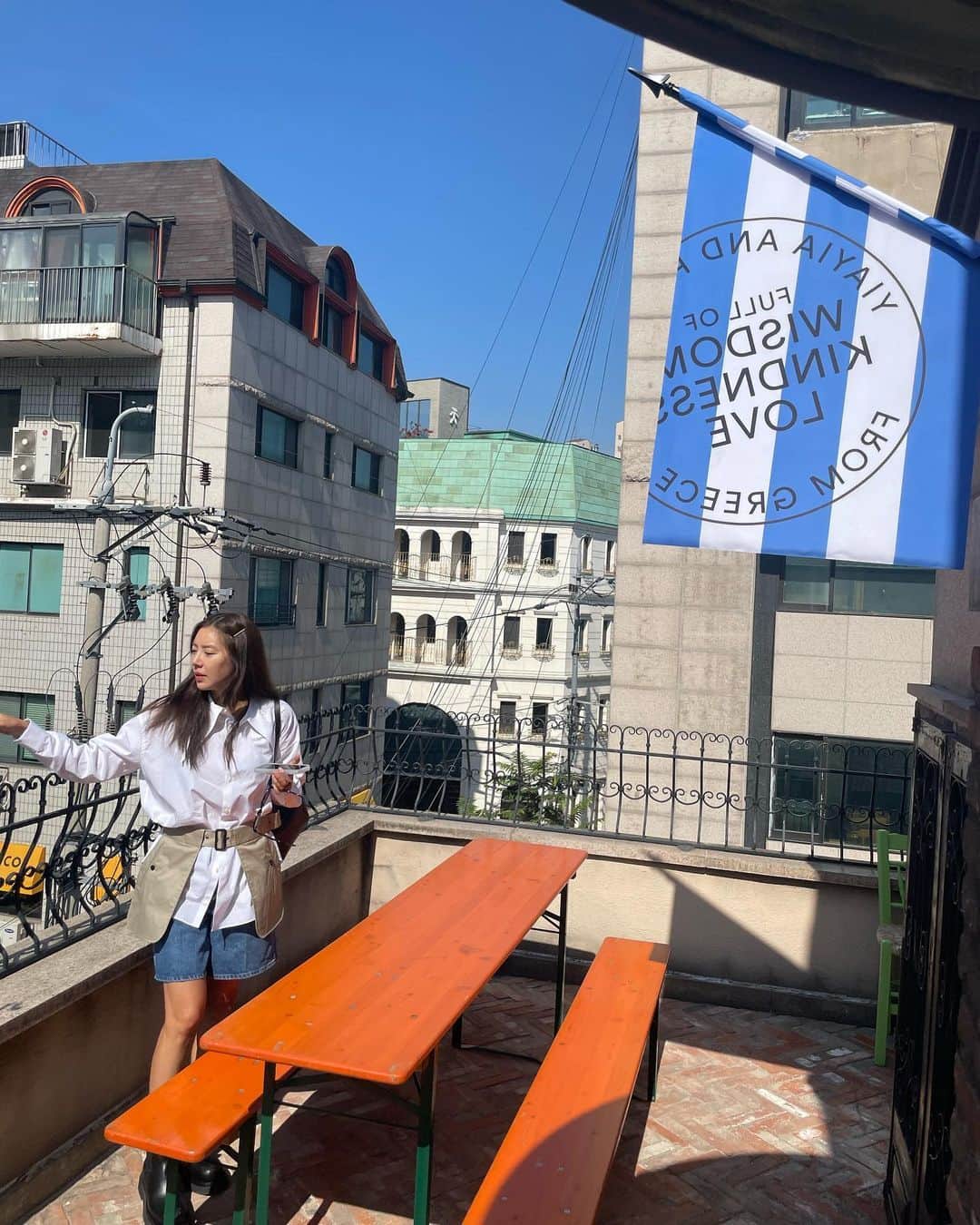 ソン・ダムビのインスタグラム：「여기는 그리스??😍😍 모든 공간이 이쁘네♥️🤘🏻 @yiayiaandfriends_kor」
