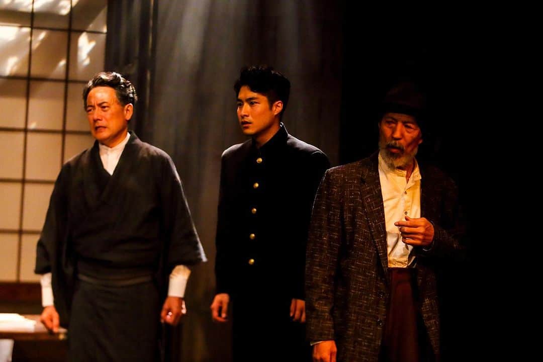 荒澤守さんのインスタグラム写真 - (荒澤守Instagram)「・ 新宿梁山泊　 『失われた歴史を探して』 2日目！14:00〜/19:00〜 ・ 下北沢　ザ・スズナリ ・ 劇場にてお待ちしてます。 ・ ・ 撮影: 石澤瑤祠さん ・ #新宿梁山泊 #失われた歴史を探して　#失歴 #関東大震災から100年  #下北沢」10月13日 13時19分 - mamoru_arasawa