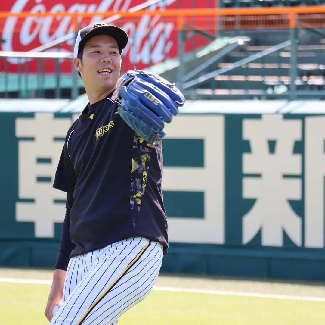 阪神タイガースさんのインスタグラム写真 - (阪神タイガースInstagram)「10月13日、甲子園球場での練習の様子です！ #中野拓夢 選手 #坂本誠志郎 選手 #佐藤輝明 選手 #木浪聖也 選手 #藤本敦士 コーチ #青柳晃洋 選手 #才木浩人 選手 #西勇輝 選手 #村上頌樹 選手 #平田勝男 ヘッド #阪神タイガース #ARE」10月13日 13時30分 - hanshintigers_official