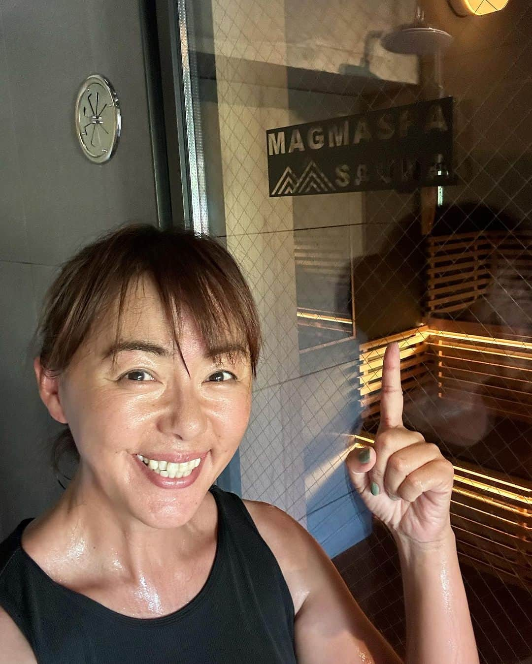 田中律子さんのインスタグラム写真 - (田中律子Instagram)「麻布十番に、『LOCA THE CLASS.別館』がオープンします✨ @the.class_sauna   他では味わえない、極上の空間とサウナ❤️大好きなマグマスパサウナで爆汗💦15度の水風呂で毛穴引き締めたら、外気浴はテラスから東京タワー🗼を見ながら、最幸ととのっちゃうーーーーー😍  なに、これ、ホントに最高なんだけど、ここのサウナ、ヤバすぎる🤩 すごいの出来ちゃったなぁ❤️  しょうたさん最高でしたーー🔥 @magma.koizumi   #locatheclass  #sauna  #麻布十番  #マグマスパサウナ  #極上空間 #ととのいました  #サウナー   【店舗情報】 LOCA THE CLASS.別館 ACCESS：〒1060045 東京都港区麻布十番1-6-1 THE V-CITY麻布十番PLACE 7F MAP：https://maps.app.goo.gl/XSUm4edLMyFN8VjT6?g_st=ic TEL：03-6447-2120」10月13日 13時26分 - ri2kotanaka