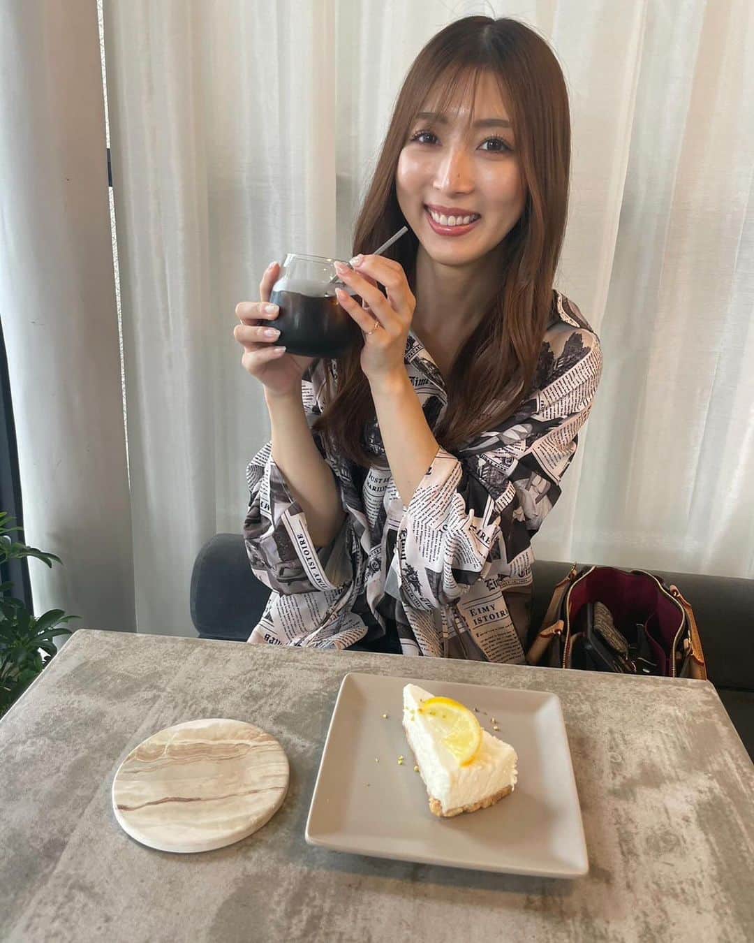 のインスタグラム：「今日は暖かいねぇ🥰  一緒にカフェどう？☕️💓」
