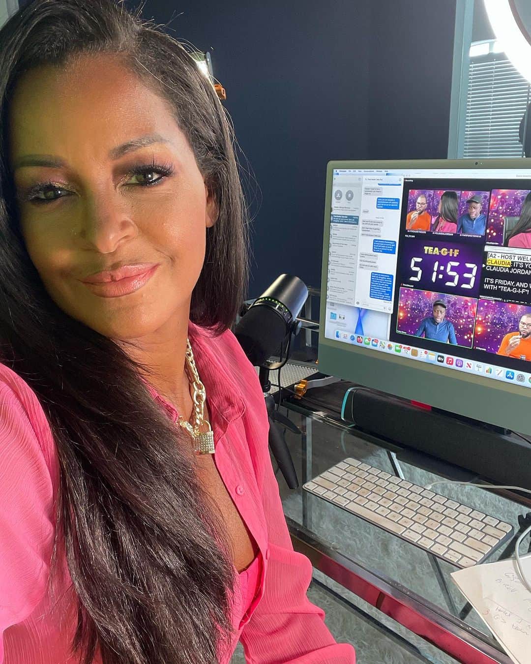 クラウディア・ジョーダンのインスタグラム：「Work mode…. #Grateful 💜」