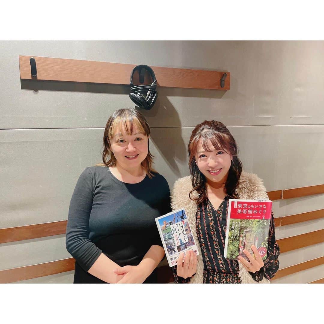 鬼頭由芽さんのインスタグラム写真 - (鬼頭由芽Instagram)「・ 10月11日（水曜）は 「レコード」にレコレール✨  「初盤道」を出版された 音楽ライター真保安一郎さんをお迎えして レコードの魅力や音の違いをお話ししてもらいました✨  更に「帝国喫茶Ⅱ 季節と君のレコード」をリリースした 大阪の注目バンド・帝国喫茶の杉浦祐輝さんをお迎えしましたー！ 関大出身とか勝手に親近感🥺  12日（木曜）は 「芸術の秋」にレコレール✨  美術ライターの浦島茂世さんをお迎えして 美術の楽しみ方をお話ししました😌 美術館に行きたくなった🎵 アートに関連しそうな曲を選曲するのも楽しかったです😂✨  あ！しかし水曜日と木曜日のソングリストの順番が逆だわ！ ハッピーブギが水曜日！  今週も聞き逃した方はradikoのタイムフリーで！」10月13日 14時03分 - xxyumeyumexx