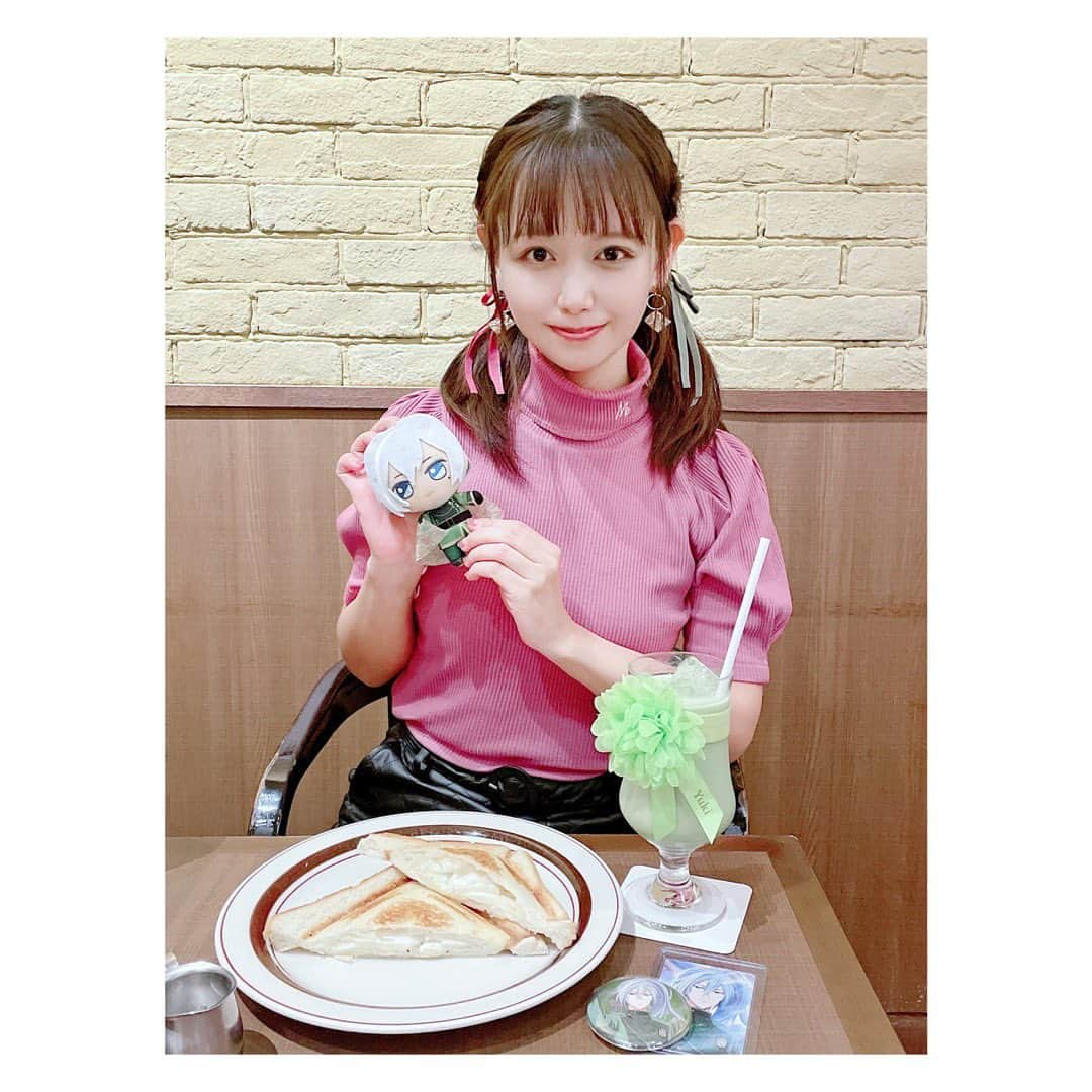 小河結香さんのインスタグラム写真 - (小河結香Instagram)「LIVE参戦Day🎤💛💚  アイドリッシュセブン VISIBLIVE TOUR “Good 4 You 名古屋公演に参戦してきました✨  12:00公演の回に参戦したんだけど オタ活日の朝は忙しい💨 いつも通り家事をこなし 保育園に天使を預け 時間がないのでヘアメは自分で済ませて 参戦服に着替え 大量のグッズを鞄に詰め込み出掛ける👍  名古屋担当はチーム顔のお2人😍 眼福でございました🙏 会場のあちこちで自慢の痛バやぬいちゃんと 参戦コーデのお写真撮ってるマネ子ちゃん達が 本当にキラキラしてて 見てるだけで幸せだった💖 やっぱ好きを全力で楽しむ女子は 最高に可愛いよね✨  どなたかこんな私とニコイチやってくれる マネ友を募集しております🙇‍♀️   LIVE後は栄でお茶☕️ 現地バタバタしてるとつい ご飯やトイレのタイミング逃すよね😆 そして勝手にコラボカフェ開催するよね✌️  最後は記念になれないプリ撮影📷 ・まずもってポーズが思いつかん ・設定や機能がハイテクすぎて使いこなせん ・顔が加工されすぎて誰おま案件 ・字が汚いのでもはや落書きは不要 ・てかプリ代っていつの間に500円になったん？ 現地からは以上でーす✋  全国ツアーなだけあって遠方から参戦の マネさんも多かったと思うけど TRIGGER担は手羽先で龍之介のBDパーティー Re:vale担はお土産にピンクと緑の羊羹 ナギ推しは…チーズを…🧀❓ きっと堪能した事でしょう🥰  推しの口から名古屋と言う言葉が 聞けただけで大満足でした💕 えりにゃん色々と付き合ってくれて 本当にありがとぉ🫶  #アイナナ #アイナナcgライブ #アイナナライブ #g4y #名古屋公演 #hello_nagoya #チーム顔 #ダーリン超イケメン #リバレ担 リバーレ担 #モモ推し #百推し #ナナスタグラム #アイナナ好きさんと繋がりたい #オタ活 #推し活 #推し事 #ゆんのヲタ活記録」10月13日 14時14分 - yun2world