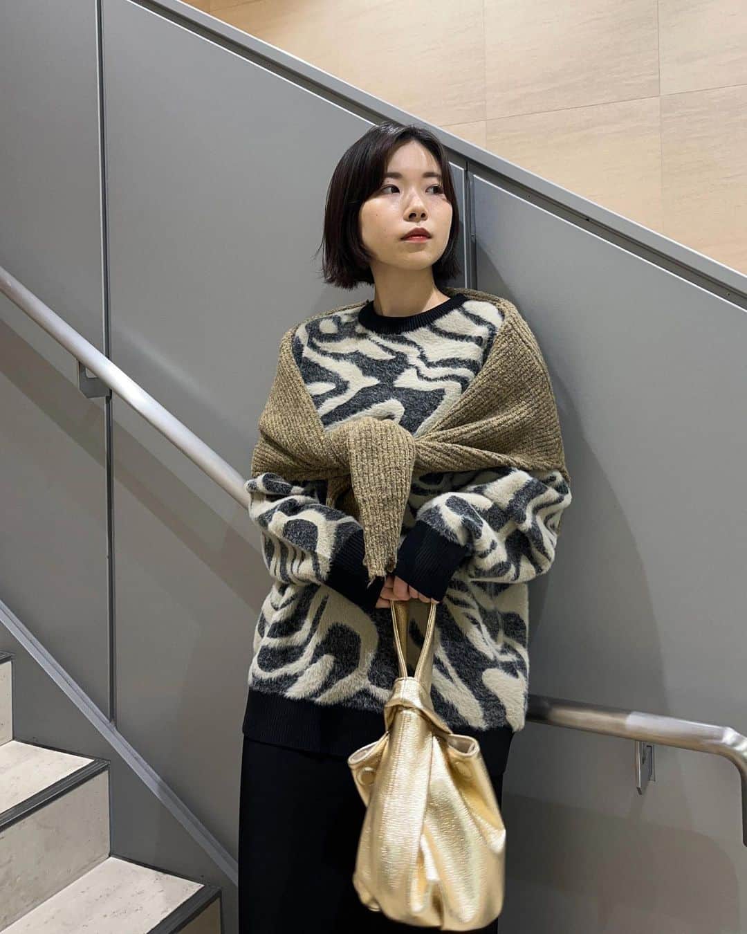 SHEL’TTERのインスタグラム：「ㅤㅤㅤㅤㅤㅤㅤㅤㅤㅤㅤㅤㅤ ▶︎MEIKA from HAKATA HANKYU 【164㎝】 ━━━━━━━━━━━━━━━  ■WOOL MIX DAMAGE CROP C/D (SLY) ■MINKY JQ PATTERN TOPS (SLY) ■SATIN MAXI TIGHT SKIRT (MOUSSY) ■ROUND TYPE ONEHANDLE (SHEL'TTER SELECT)  ¥6,490(tax in) ■CHUNKY SOLE KNIT SNEAKERS (SHEL'TTER SELECT) ¥26,400(tax in)  ※店舗により取り扱いアイテムや入荷状況が異なります。お近くのSHEL'TTER店舗までお問い合わせ下さいませ。  ━━━━━━━━━━━━━ #SHELTTER #TheSHELTTERTOKYO #SHOPSTAFF #SHELTTERSELECT #SLY #MOUSSY #MOUSSY」