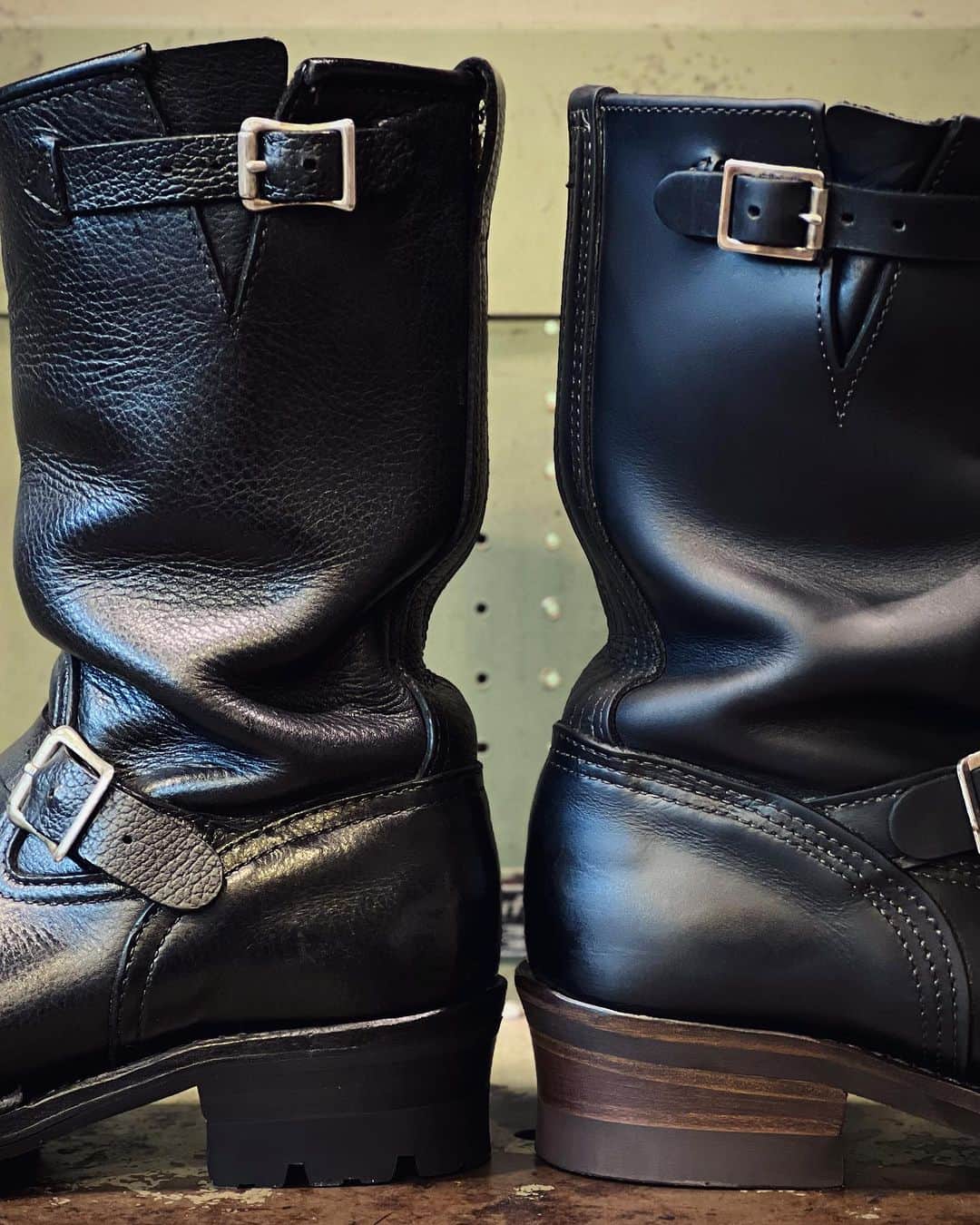ウェスコさんのインスタグラム写真 - (ウェスコInstagram)「・ 〜REPAIR THE WESCO BOOTS〜 - Replace Heels - ⚫︎Narrow Wesco Engineer Boots 〈2010 Japan limited model〉 ⚫︎Wild Boss 〈2006 Japan limited model〉  【お知らせ】 正規代理店でご購入頂くと弊社発行の金色のギャランティカード(保証書)が付属します。 リペア時にご提示いただければ1回目のヒール交換が無料、1回目のソール交換が5,000円(税別)でご利用頂けます。 ギャランティカードは正規購入の証となります。 再発行は承っておりませんので使用済みの場合でも破棄されないようお願い致します。  《ブーツの郵送先》 〒577-0067 東大阪市高井田西1-1-17 WESCO JAPAN リペア工房 06-6783-6888  《準備するもの》 ブーツ、ギャランティカード(お持ちの場合)、ご依頼内容と返送先をご記入のうえ弊社までお送りください。 ブーツが届き次第、リペア担当者よりご連絡させて頂きます。  #westcoastshoecompany #wesco #wescoboots#mywesco #repair #FactoryShoeRepairing #since1918 #100YEARS #oregon #scappoose #madeinUSA🇺🇸 #osaka #wescojapan #tokyo #wescoebisu #wescosetagaya」10月13日 14時14分 - wesco_japan