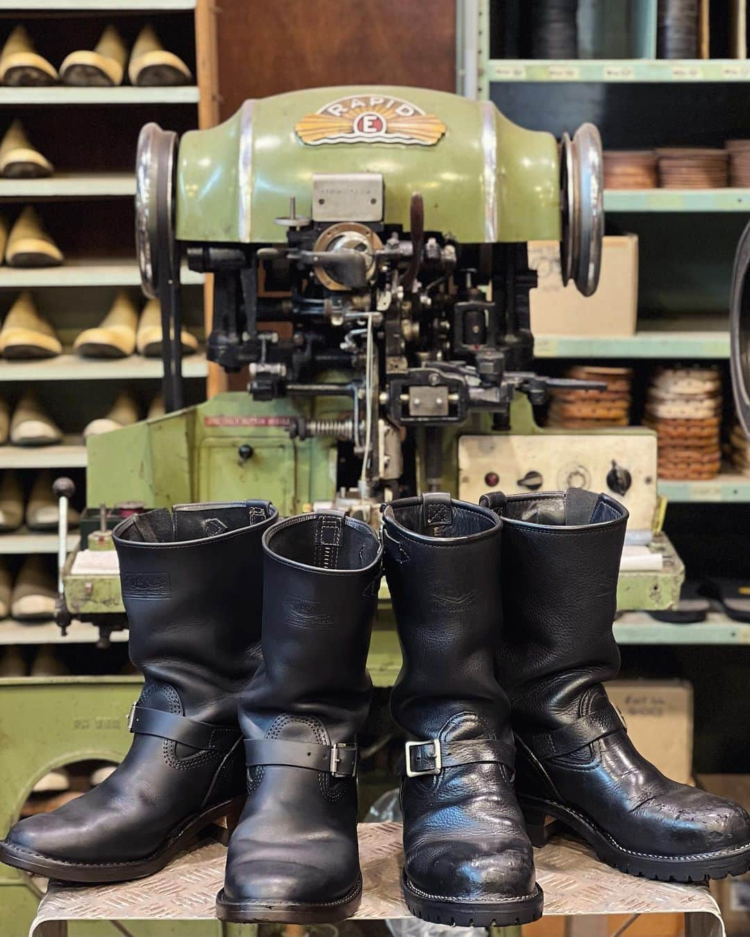 ウェスコさんのインスタグラム写真 - (ウェスコInstagram)「・ 〜REPAIR THE WESCO BOOTS〜 - Replace Heels - ⚫︎Narrow Wesco Engineer Boots 〈2010 Japan limited model〉 ⚫︎Wild Boss 〈2006 Japan limited model〉  【お知らせ】 正規代理店でご購入頂くと弊社発行の金色のギャランティカード(保証書)が付属します。 リペア時にご提示いただければ1回目のヒール交換が無料、1回目のソール交換が5,000円(税別)でご利用頂けます。 ギャランティカードは正規購入の証となります。 再発行は承っておりませんので使用済みの場合でも破棄されないようお願い致します。  《ブーツの郵送先》 〒577-0067 東大阪市高井田西1-1-17 WESCO JAPAN リペア工房 06-6783-6888  《準備するもの》 ブーツ、ギャランティカード(お持ちの場合)、ご依頼内容と返送先をご記入のうえ弊社までお送りください。 ブーツが届き次第、リペア担当者よりご連絡させて頂きます。  #westcoastshoecompany #wesco #wescoboots#mywesco #repair #FactoryShoeRepairing #since1918 #100YEARS #oregon #scappoose #madeinUSA🇺🇸 #osaka #wescojapan #tokyo #wescoebisu #wescosetagaya」10月13日 14時14分 - wesco_japan