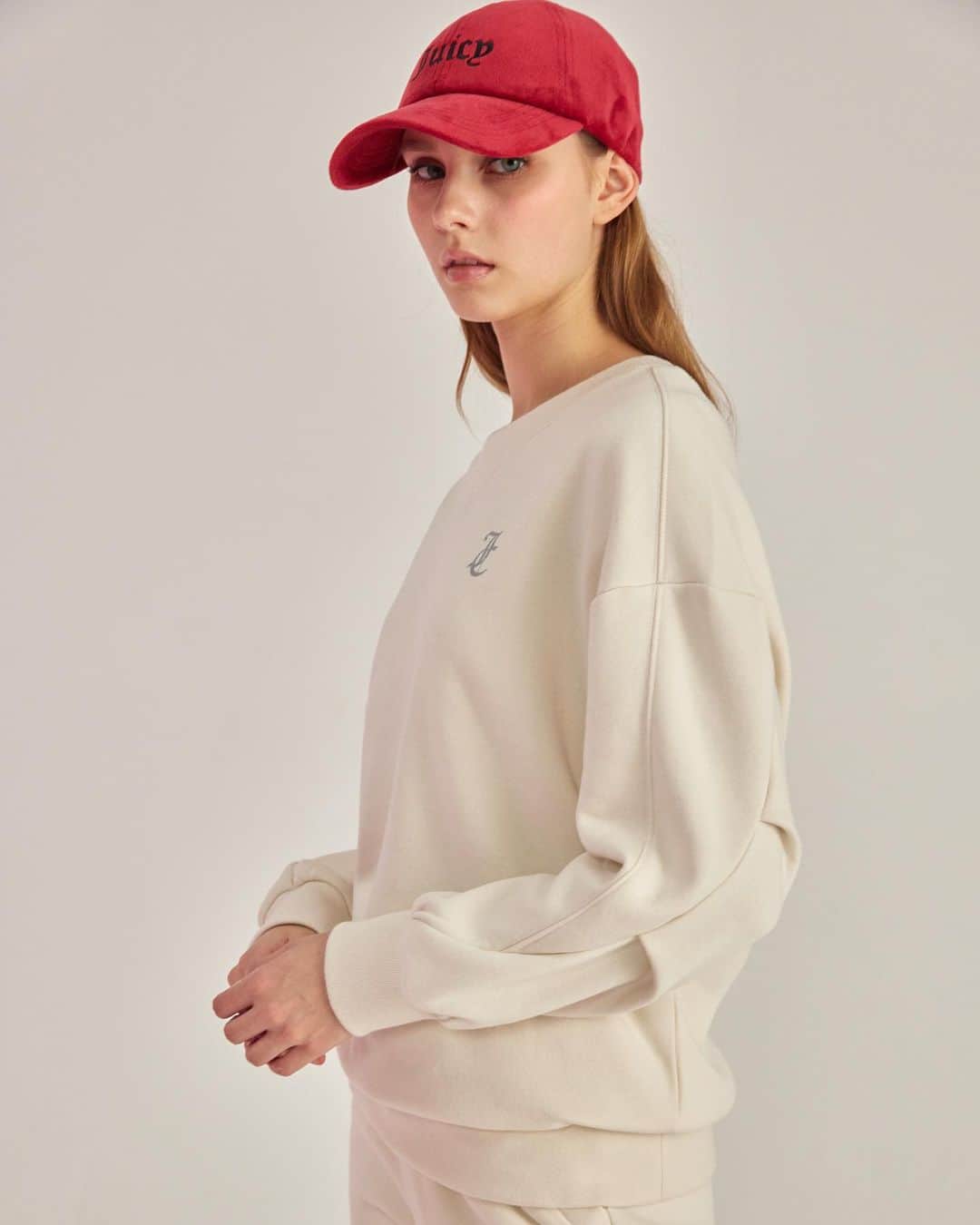 ジューシークチュールのインスタグラム：「23FW 최신상 Juicy Couture 기모셋업 컬렉션 ❕ 오직 홈쇼핑 채널에서만 단독 공개   23FW Juicy Couture’s Fluffy Set-up Collection ❕ Only exclusive on Korean Homeshopping Channel  #JuicyCouture」