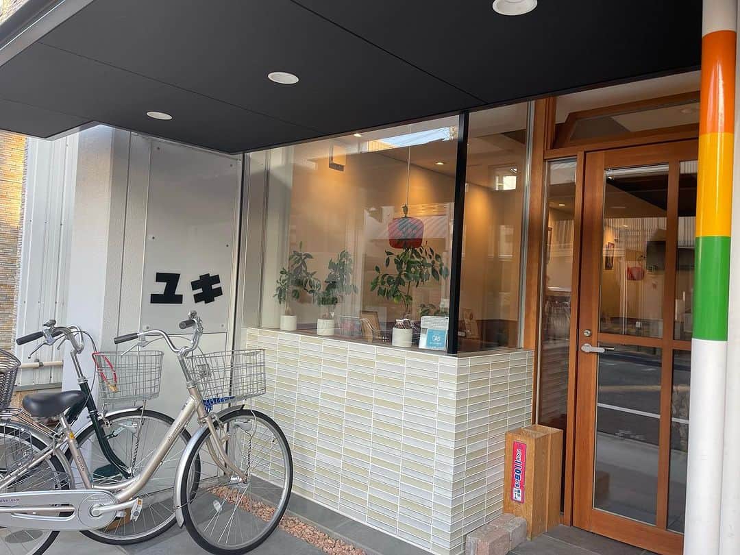 松山三四六さんのインスタグラム写真 - (松山三四六Instagram)「🍝  ここが 鉄板スパゲッティ発祥の店。  喫茶ユキ  2年前にリニューアル。 綺麗になったそうですが、 こじんまりとして、 見つけるのに苦労する😥  で、 閉まっていて 食べられなかった😆  #名古屋グルメ #名古屋めし #鉄板スパゲッティ #喫茶ユキ  #車道駅 #heartfm #true810」10月13日 14時11分 - sanshiroumatsuyama
