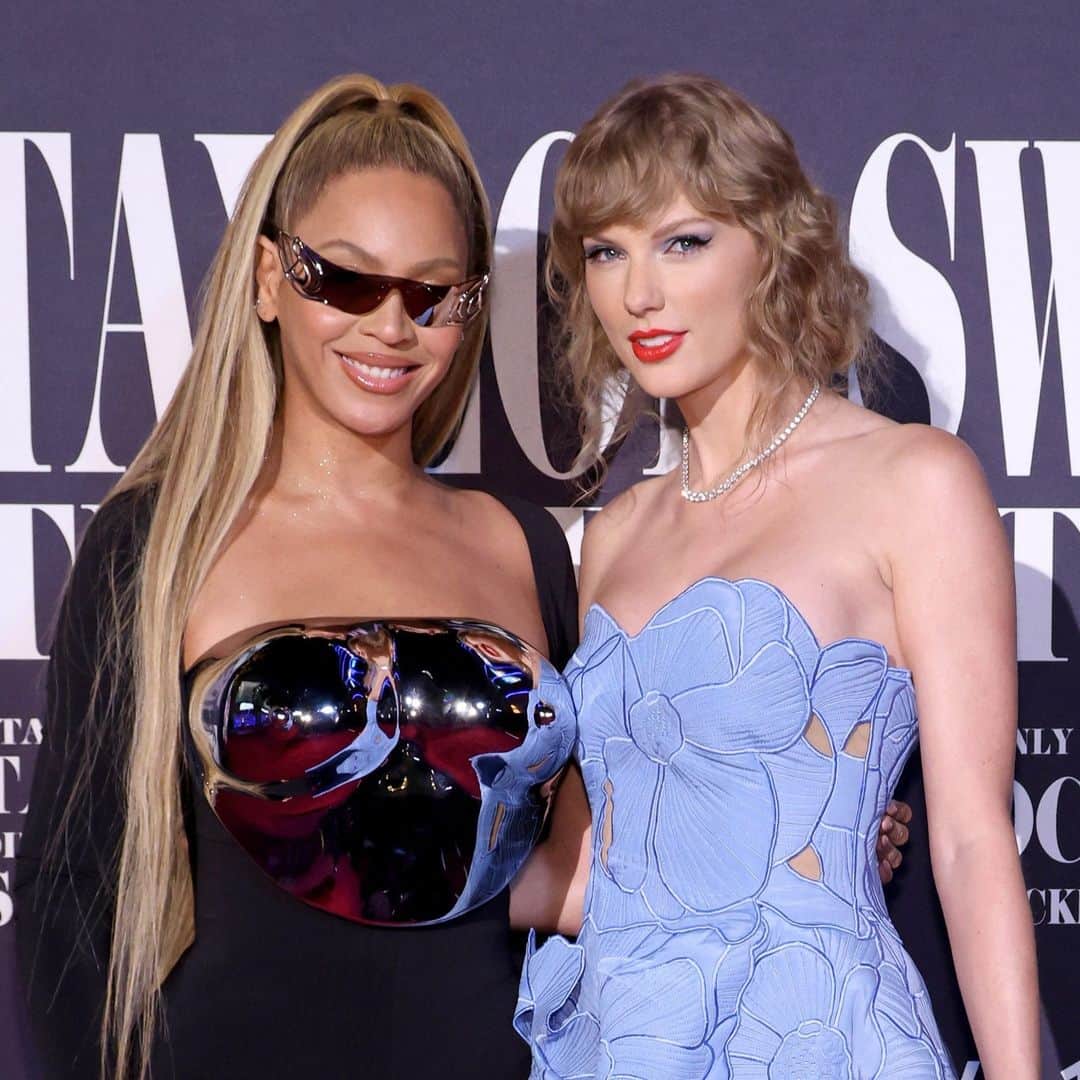 Teen Vogueさんのインスタグラム写真 - (Teen VogueInstagram)「Put this photo in the Louvre 😭 ICYMI, #TaylorSwift and #Beyoncé met up at the world premiere of The Eras Tour concert movie, and their combined star power is almost too much to handle. “I’m so glad I’ll never know what my life would’ve been like without [Beyoncé]'s influence,” Swift shared in a sweet tribute. Read more of what she had to say at the link in bio ✨💕  (📸: Getty Images)」10月13日 5時53分 - teenvogue