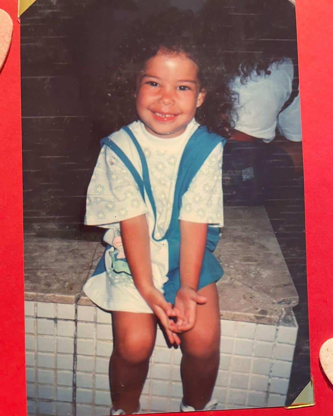 のインスタグラム：「Ela veio e quando chegou bagunçou meu coração. 34 anos atrás nascia esse amor tão maravilhoso, com um gosto que eu me viciei na hora. Minha bombinha, minha buginga, menininha mais linda, e a mamãe mais linda do planeta. Te amo minha filha ❤️ vc só me dá orgulho . Viva vc meu toquinho lindo . @laissangalo」