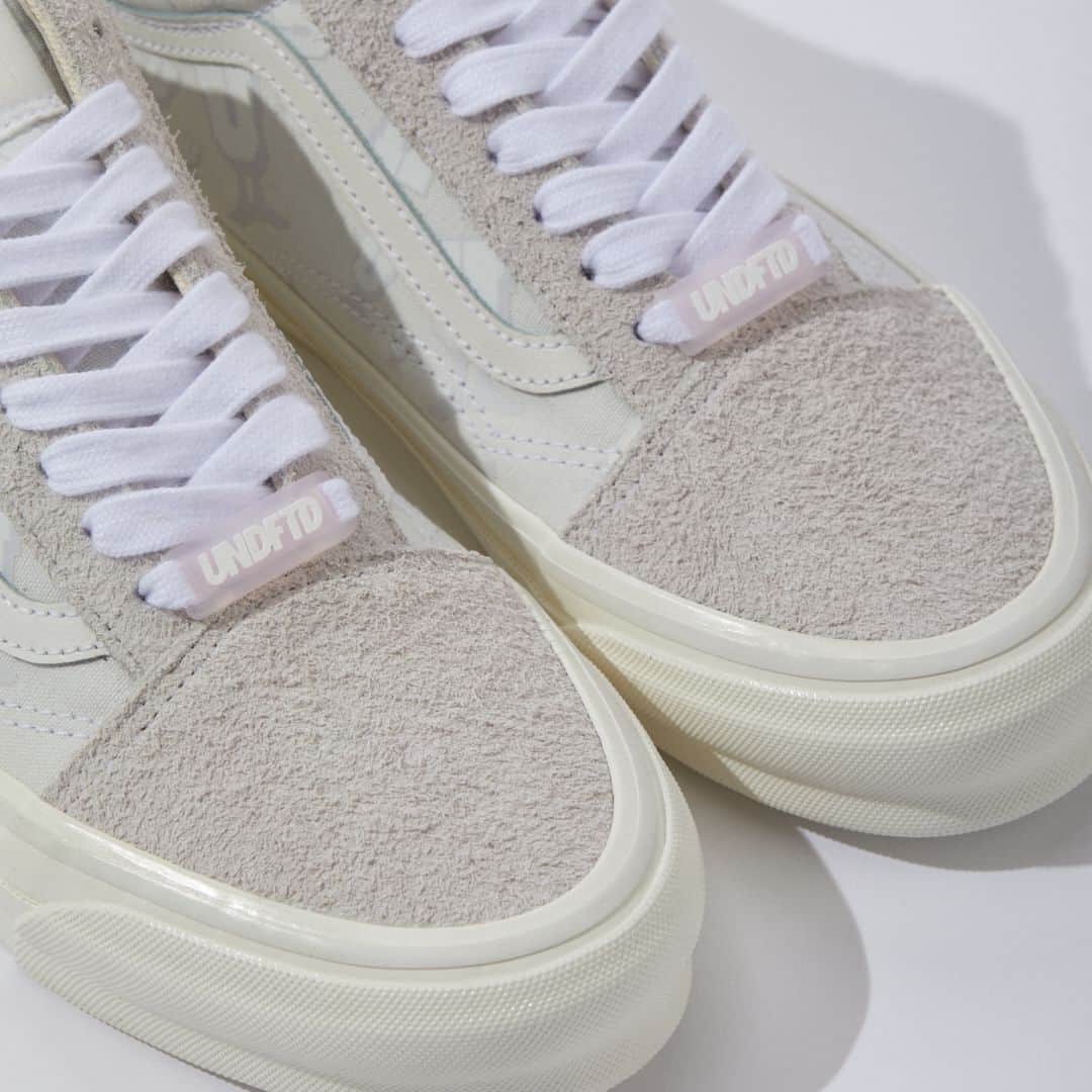 UNDFTDさんのインスタグラム写真 - (UNDFTDInstagram)「UNDEFEATED x Vault by Vans OG Old Skool LX ‘Blanc De Blanc’  Crafted from supple pigskin suede and sturdy canvas, each UNDEFEATED x Vault by Vans OG Old Skool LX offers an all-over U-Man print on its quarter panels, collar and tongue.  Available Friday, 10/13 exclusively at 11am at all UNDEFEATED Chapter Stores and 8am PST at Undefeated.com」10月13日 6時00分 - undefeatedinc